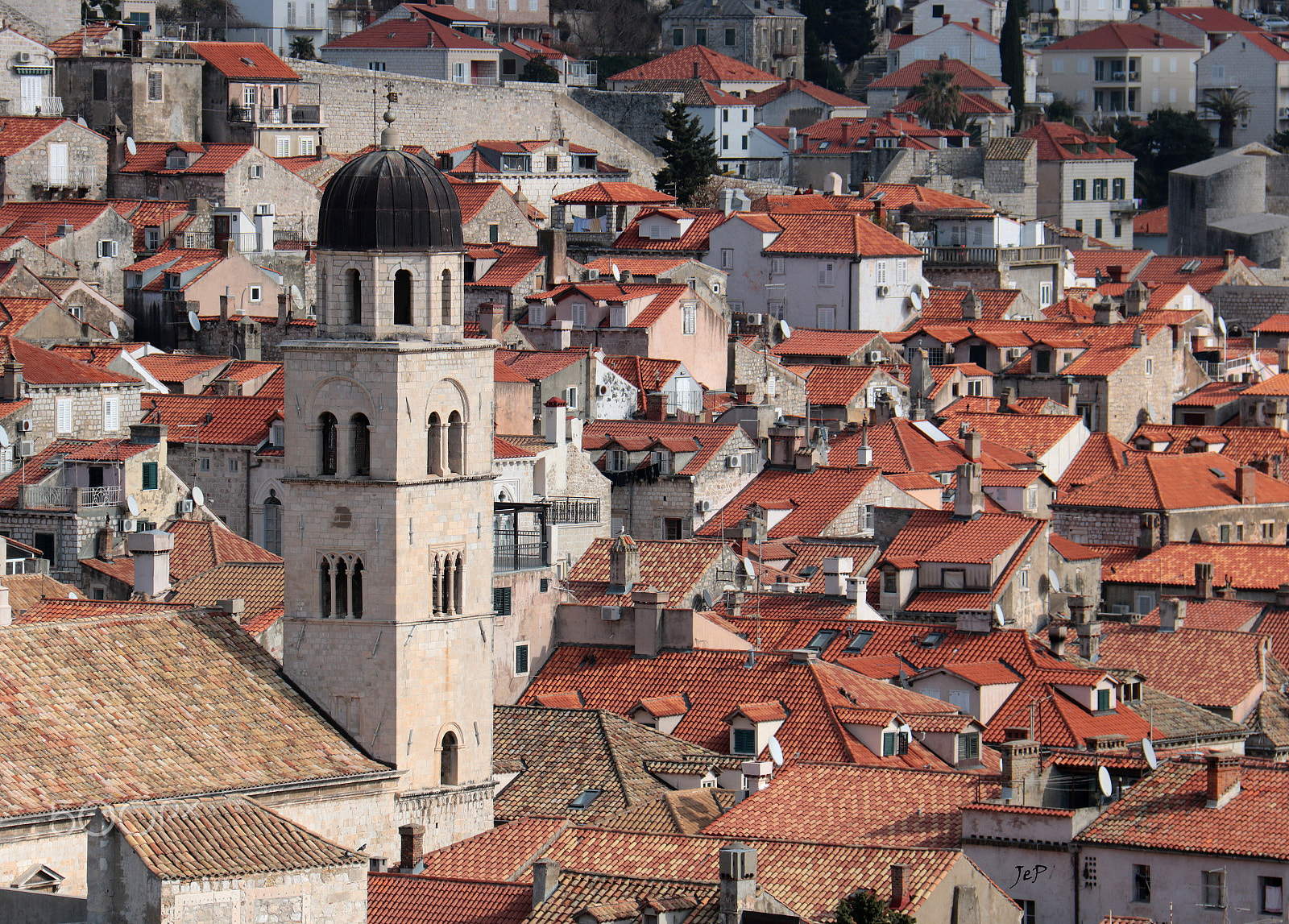 Canon EOS 760D (EOS Rebel T6s / EOS 8000D) + Canon EF-S 18-200mm F3.5-5.6 IS sample photo. Red, red roofs... (dubrovnik, croatia) photography
