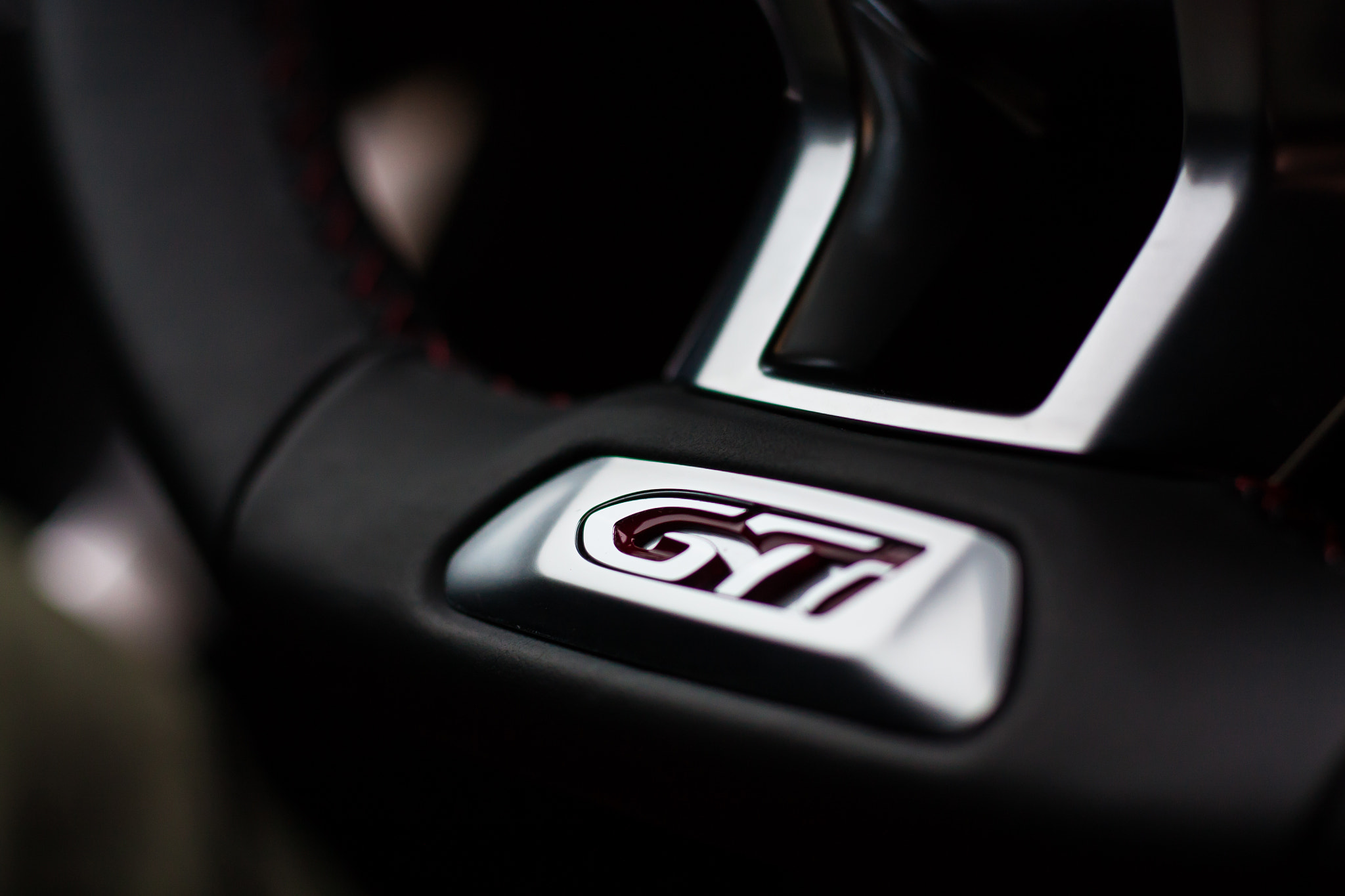 Canon EOS 450D (EOS Rebel XSi / EOS Kiss X2) + Canon EF 50mm F1.8 STM sample photo. 308 gti badge photography