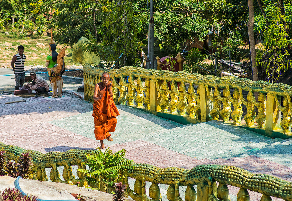 Summicron-M 1:2/90 Leitz sample photo. High tech monk 1 photography