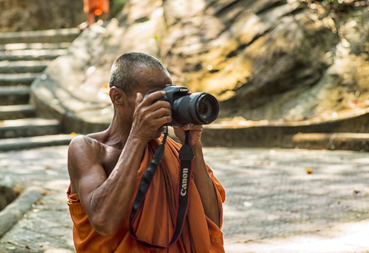 Summicron-M 1:2/90 Leitz sample photo. High tech monk 2 photography