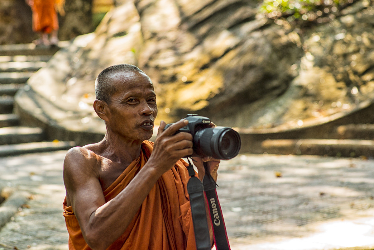Summicron-M 1:2/90 Leitz sample photo. High tech monk 3 photography