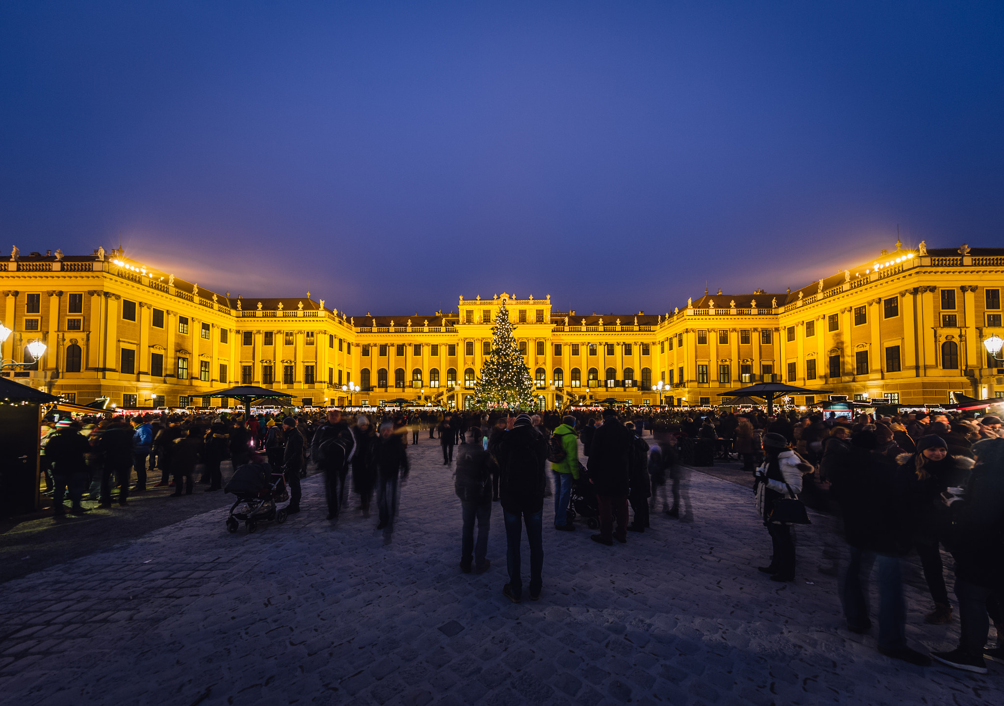 Canon EOS 6D + Canon EF 11-24mm F4L USM sample photo. Schloß schönbrunn photography