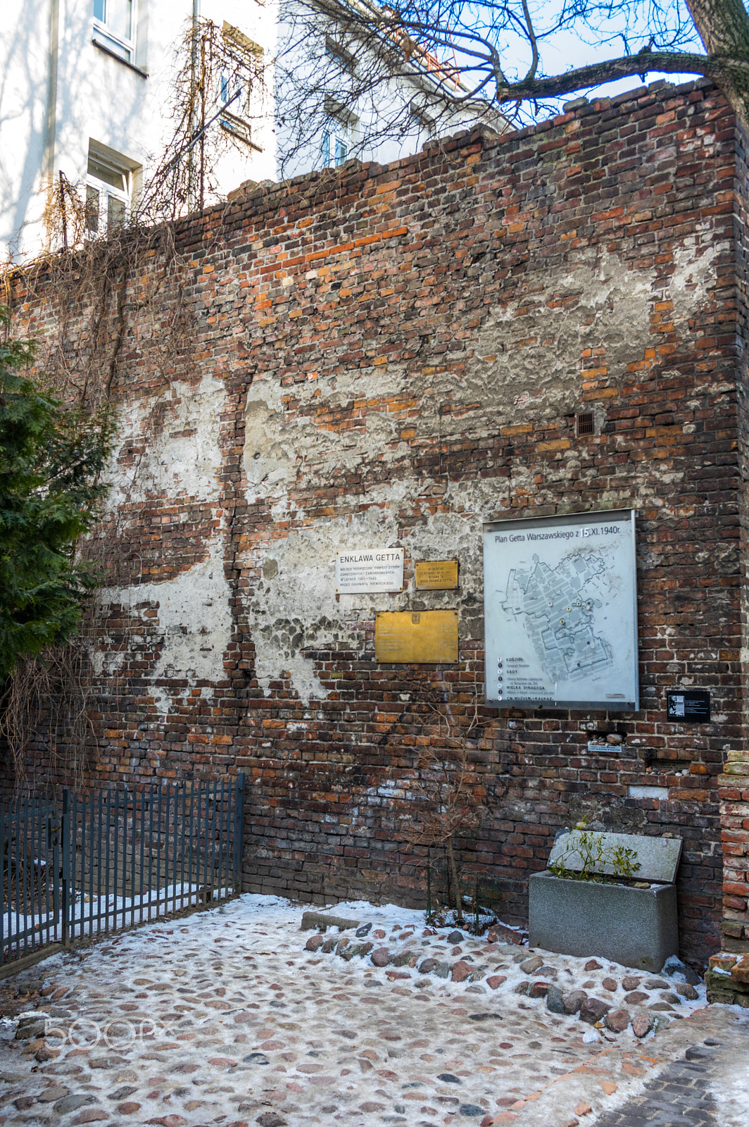 Sigma 17-50mm F2.8 EX DC HSM sample photo. Remnants of the wall from the jewish ghetto in war photography