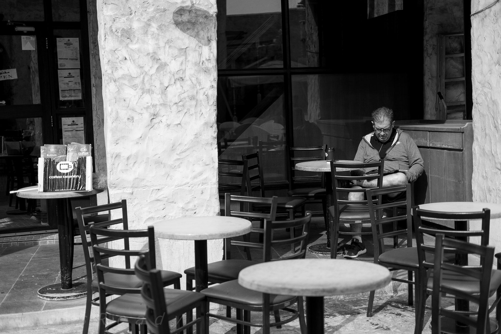 Fujifilm X-E2 + Fujifilm XF 35mm F2 R WR sample photo. Coffee shop photography