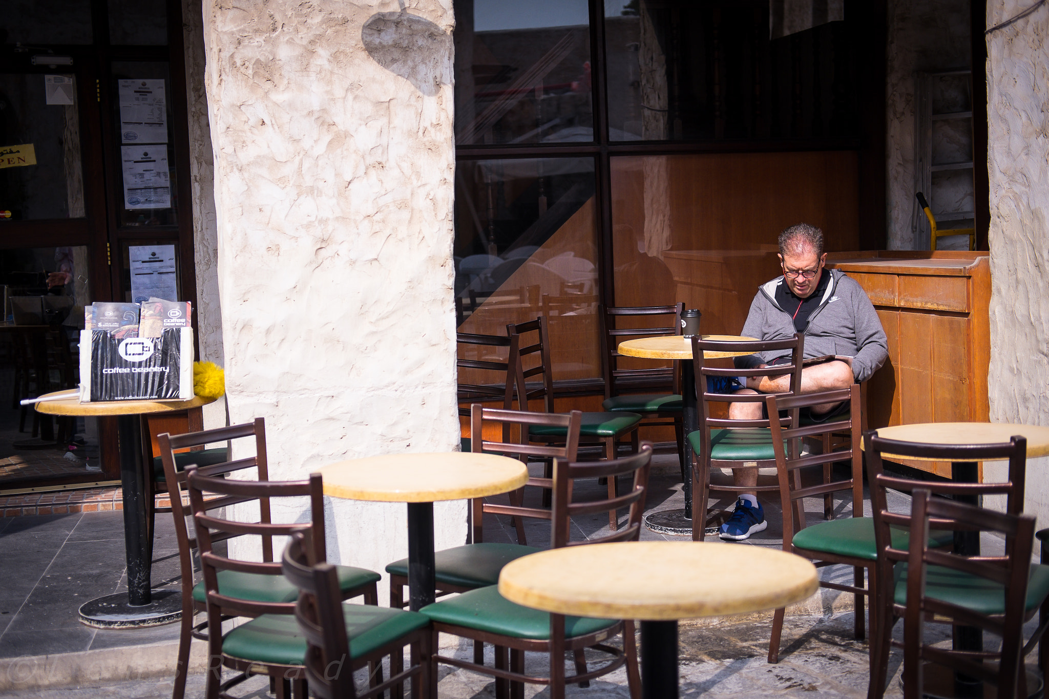 Fujifilm X-E2 + Fujifilm XF 35mm F2 R WR sample photo. Coffee shop in color photography