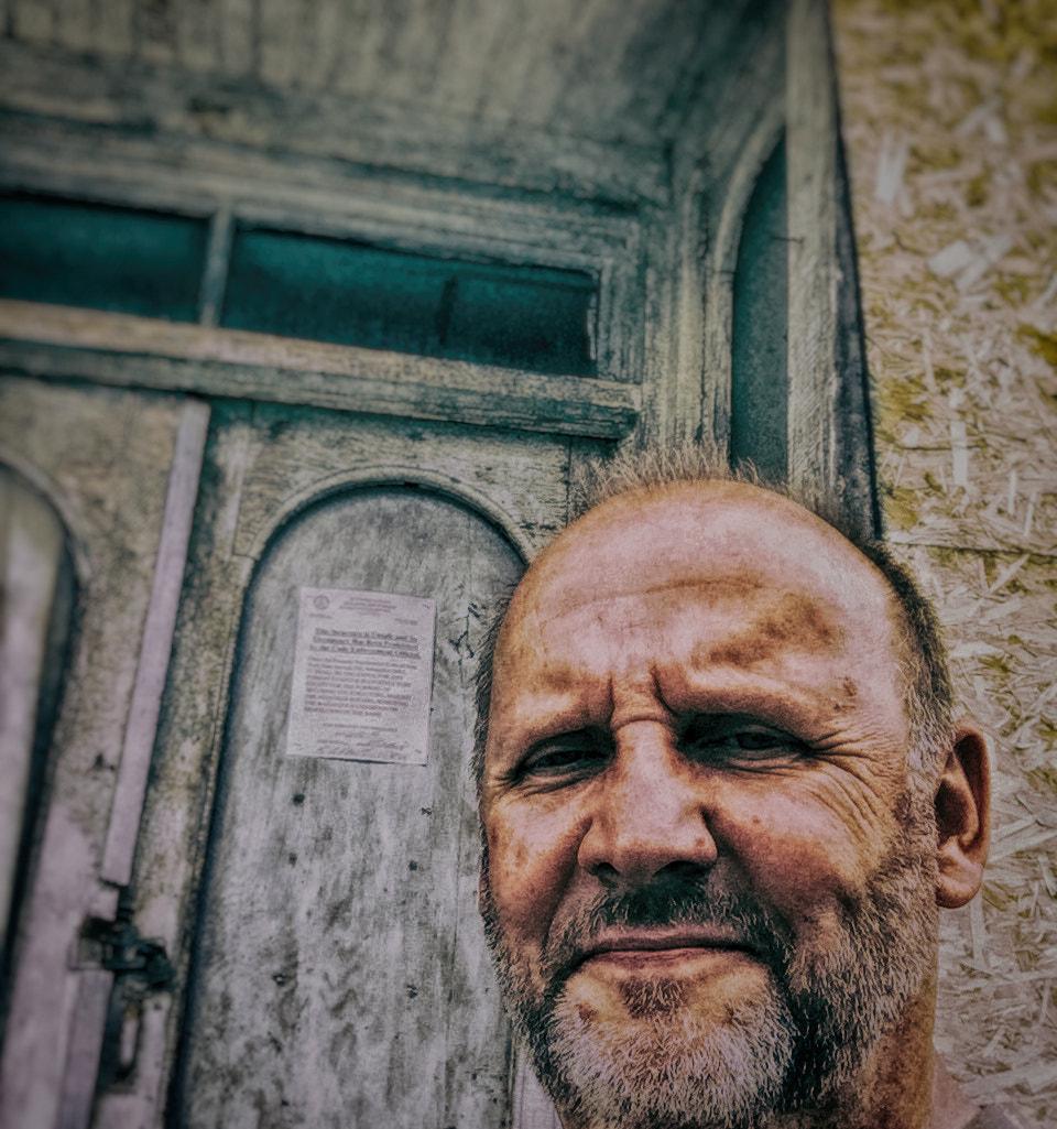 iPhone 6 Plus front camera 2.65mm f/2.2 sample photo. The note on the door photography