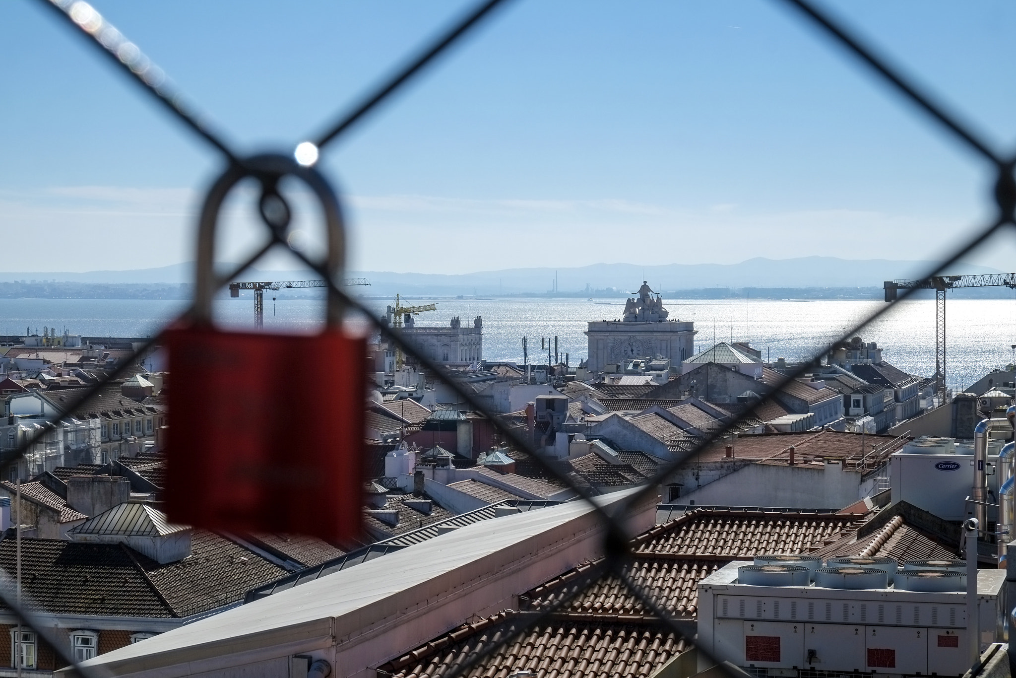 Fujifilm X-Pro1 + Fujifilm XF 18-55mm F2.8-4 R LM OIS sample photo. Unlock lisboa photography