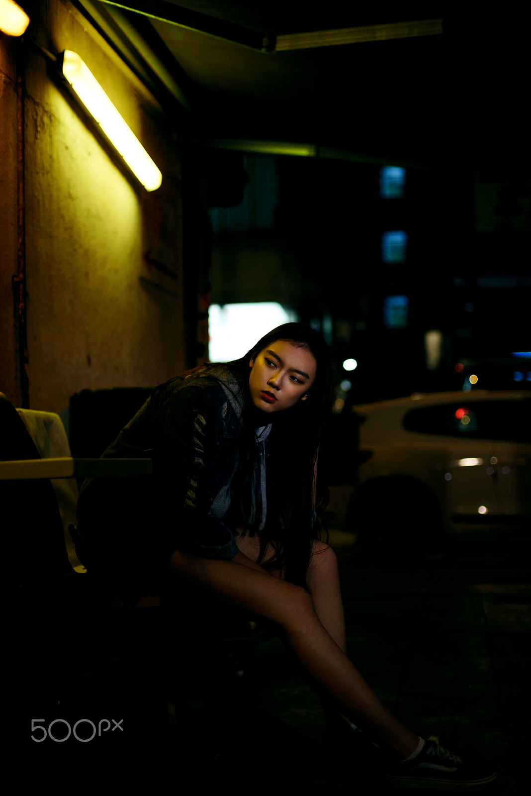 Nikon D750 + Nikon AF Nikkor 50mm F1.4D sample photo. Under yellow light in alley of hk photography