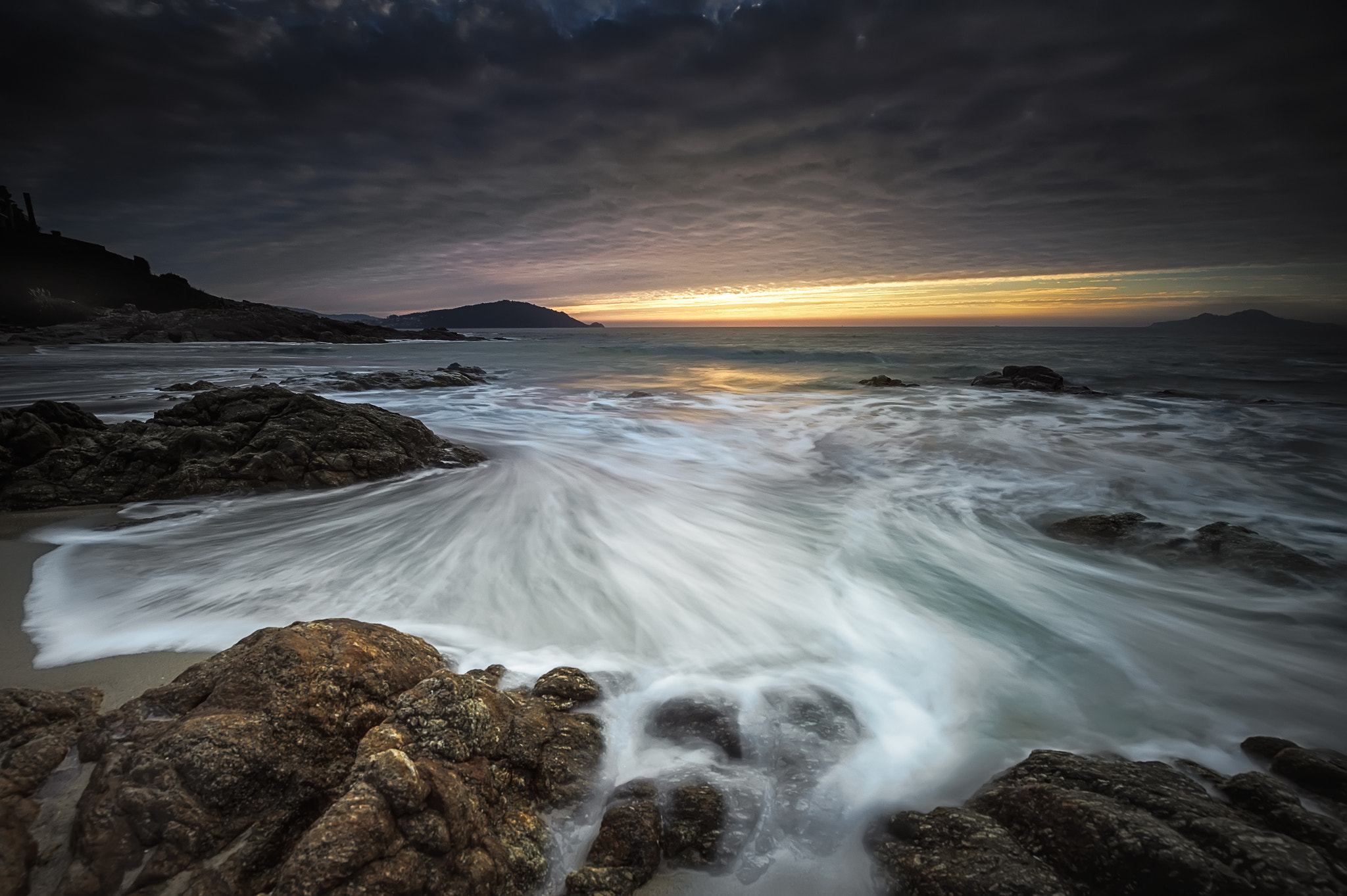 Nikon AF-S Nikkor 14-24mm F2.8G ED sample photo. Waves at sunset photography
