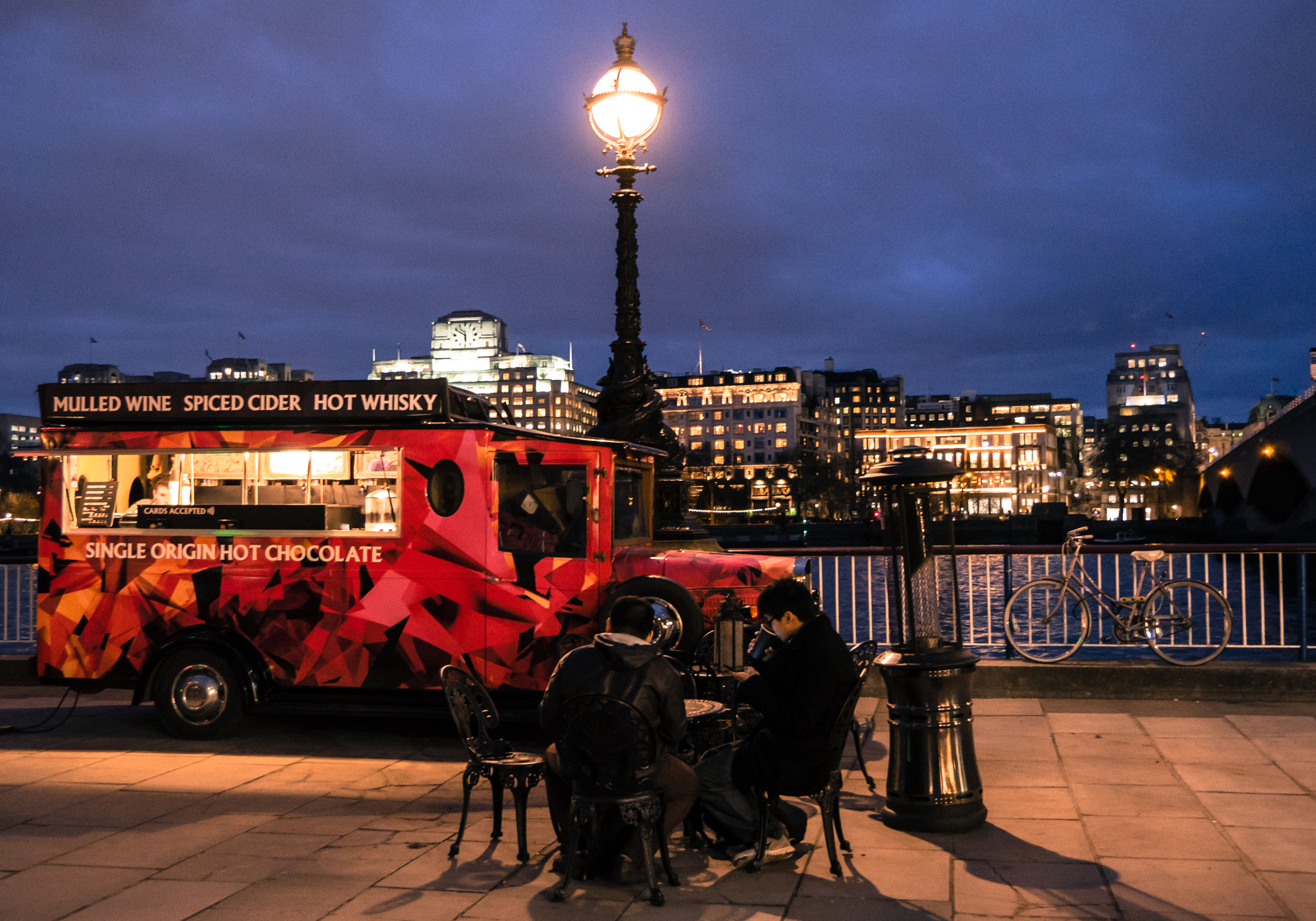 Panasonic Lumix DMC-G85 (Lumix DMC-G80) sample photo. Food truck by the river bank photography