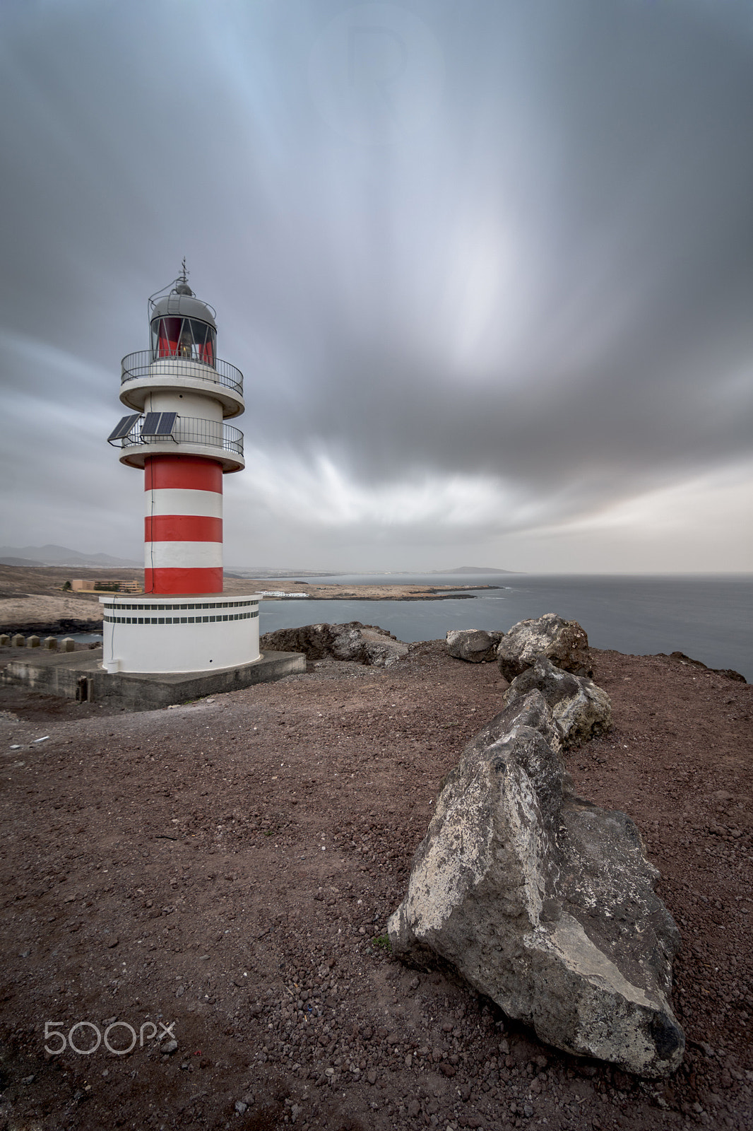 Tokina AT-X Pro 11-16mm F2.8 DX sample photo. Standing against the wind photography