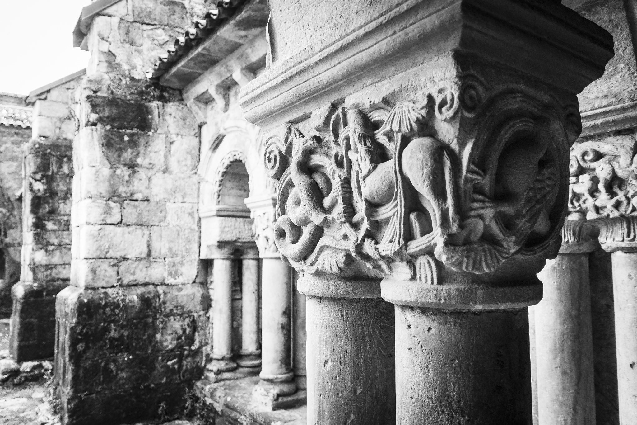 Canon EF-S 17-55mm F2.8 IS USM sample photo. Cloister colegiata santillana del mar photography