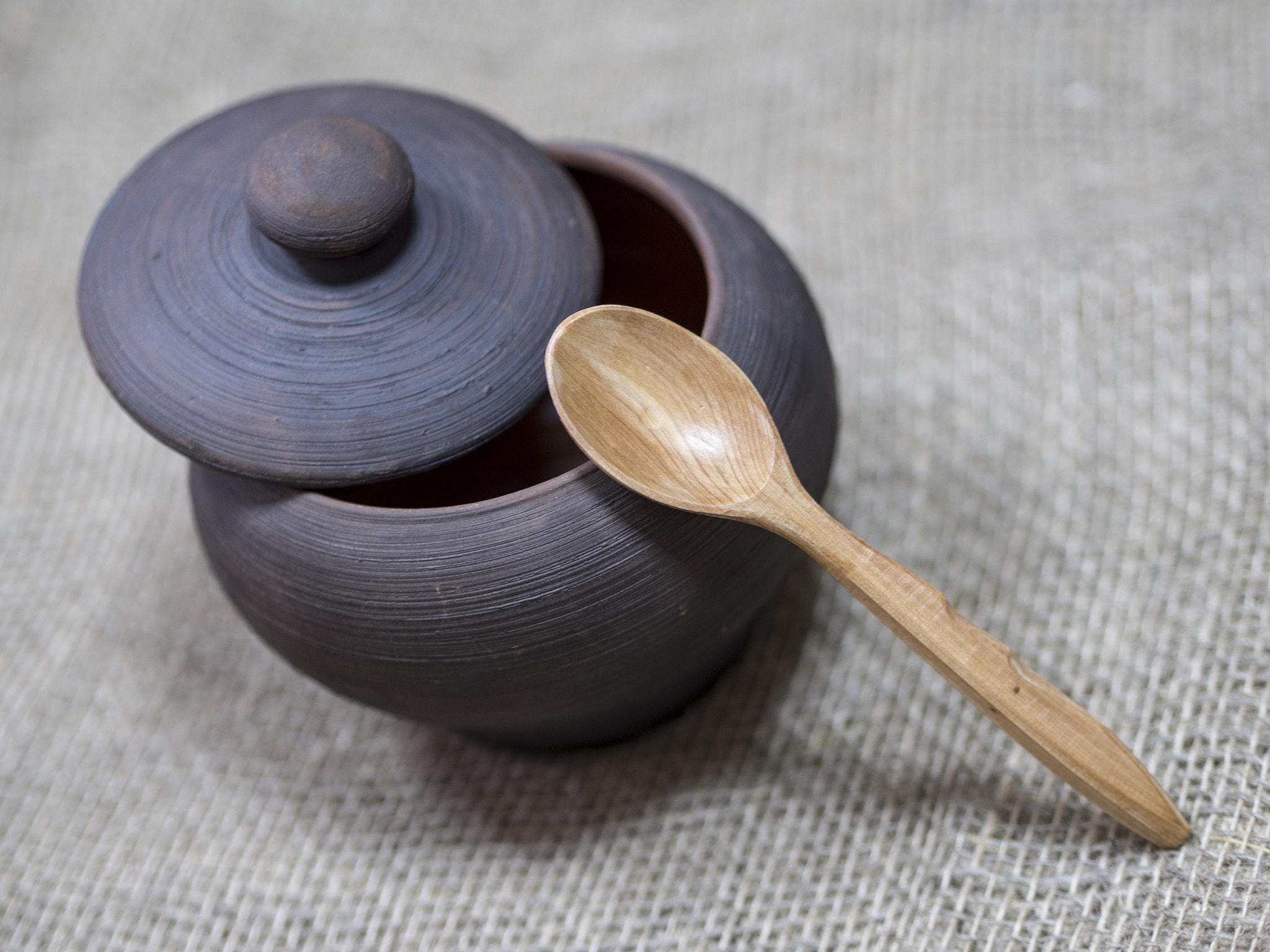 Olympus M.Zuiko Digital 45mm F1.8 sample photo. Сrock with wooden spoon photography