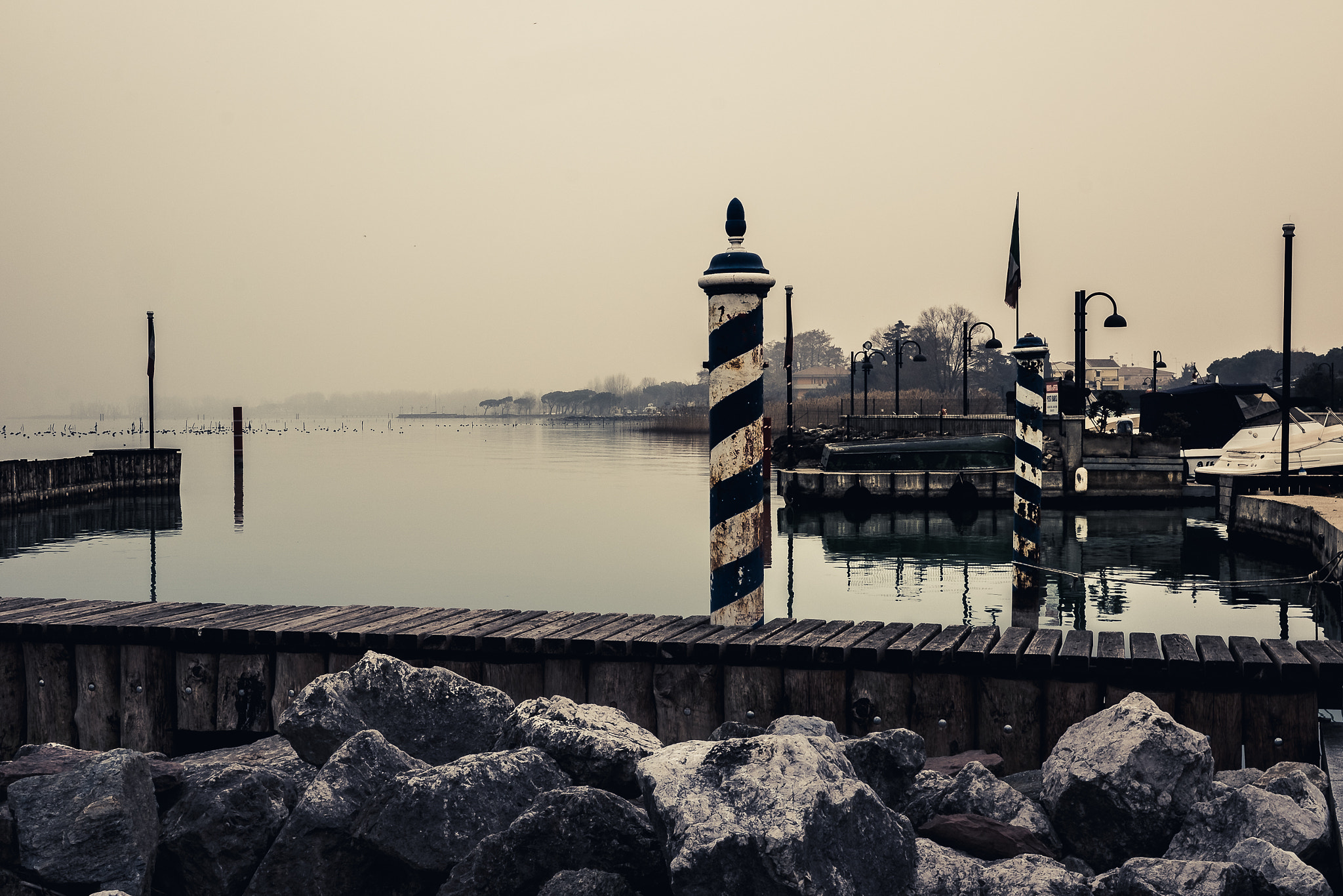 Fujifilm X-T10 + Fujifilm XF 27mm F2.8 sample photo. ..lake-scape... photography