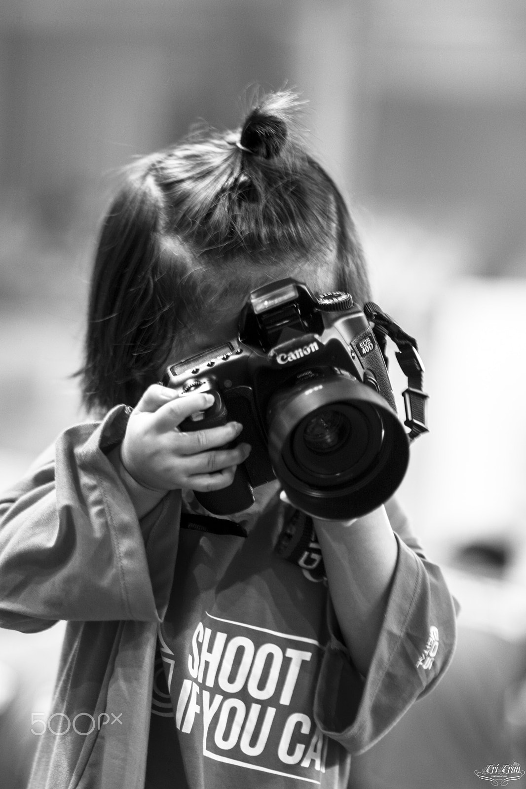 Nikon D7100 + Nikon AF Nikkor 85mm F1.8D sample photo. Child take a photo photography