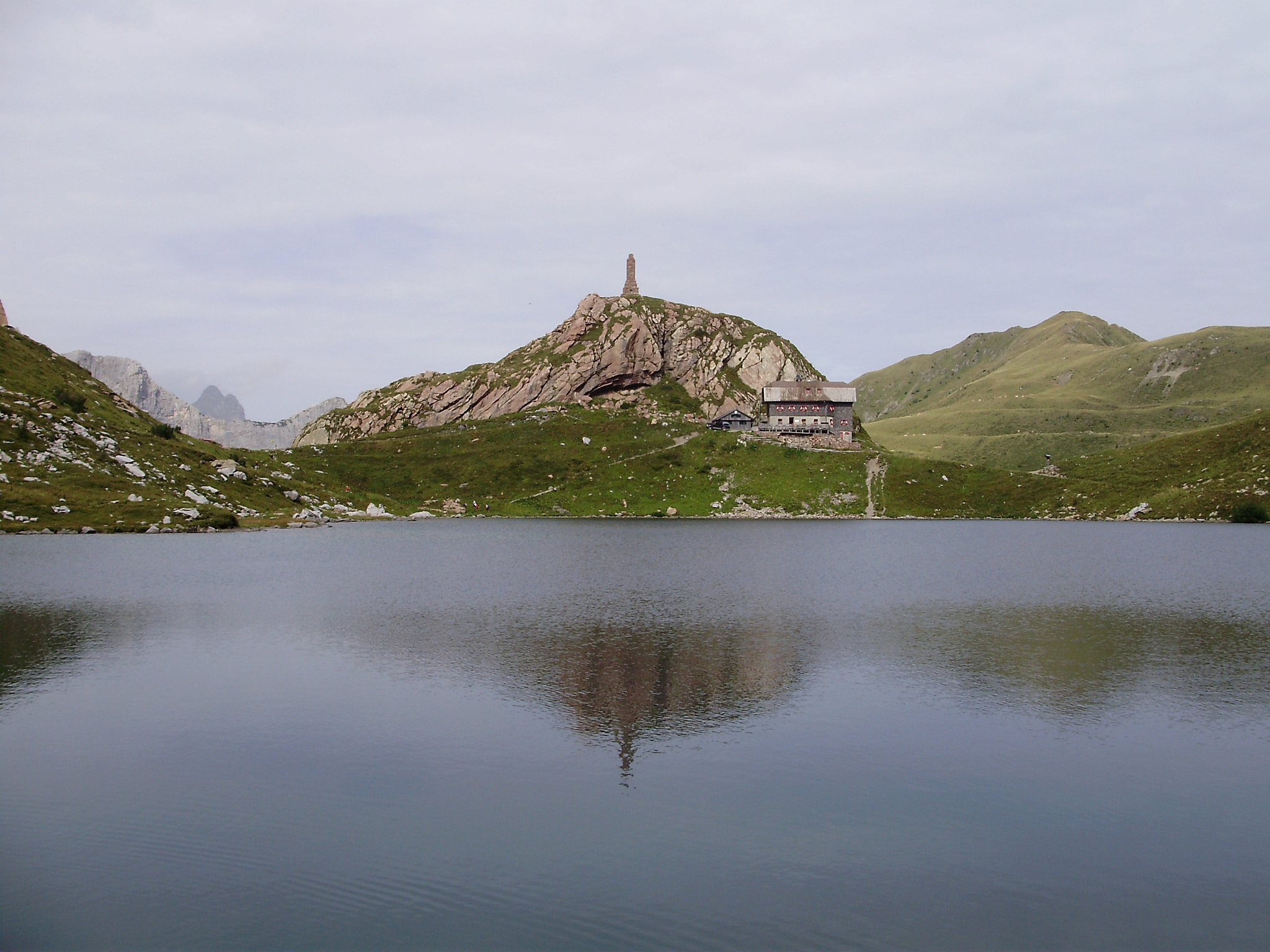 Olympus FE310,X840,C530 sample photo. Lago volaia photography