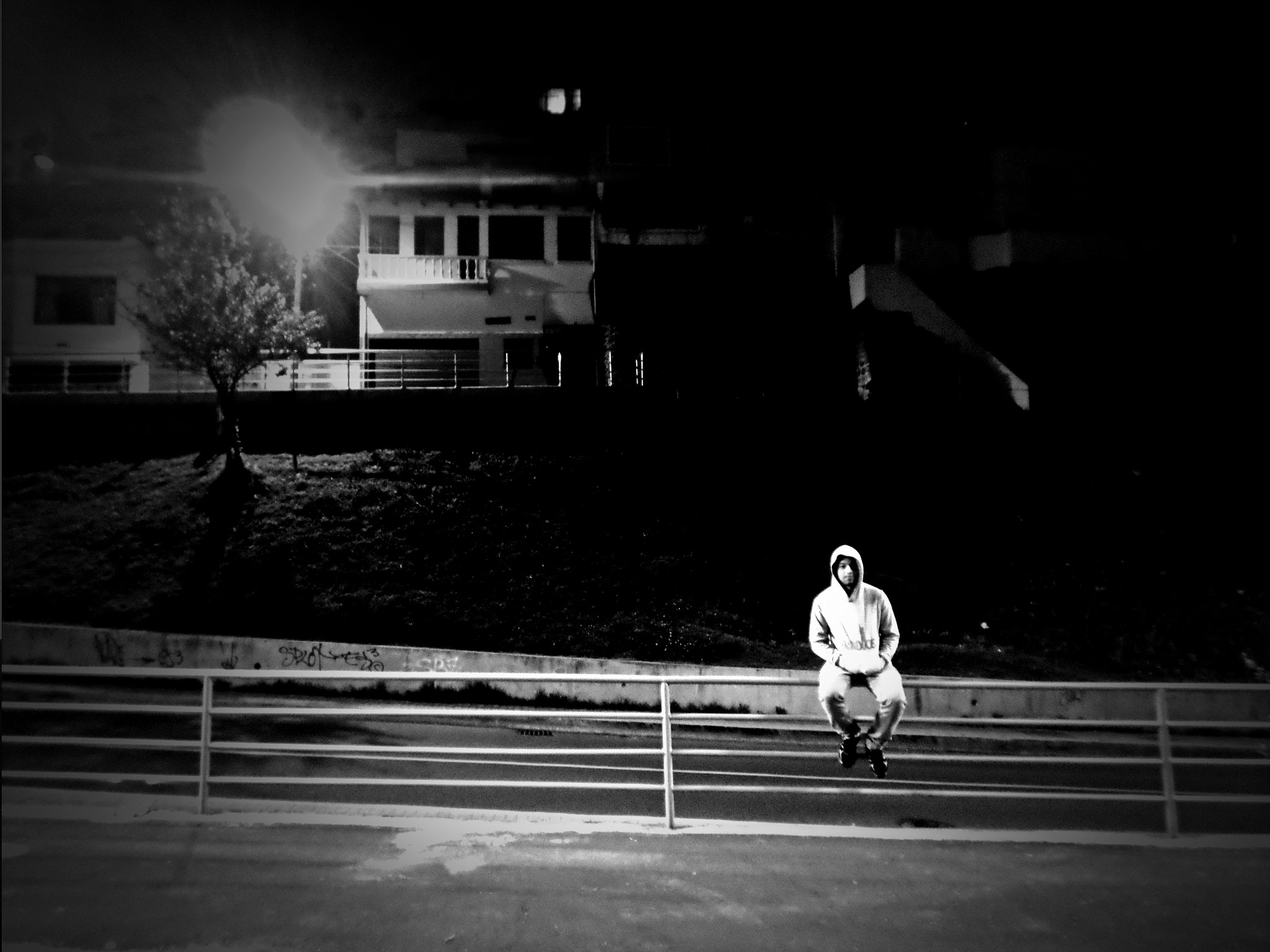 Samsung DV150F/DV151F/DV155F sample photo. Black night photography