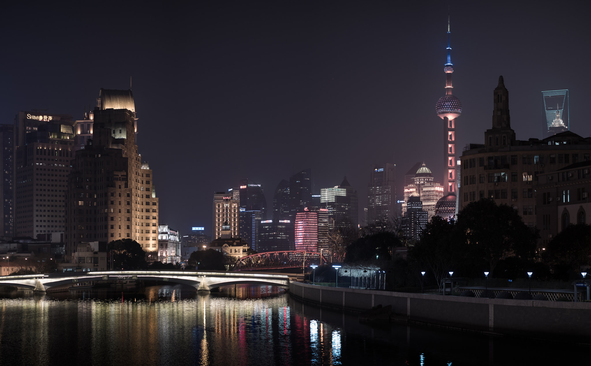 Fujifilm X-T2 + Fujifilm XF 56mm F1.2 R APD sample photo. Shanghai, riverbund photography