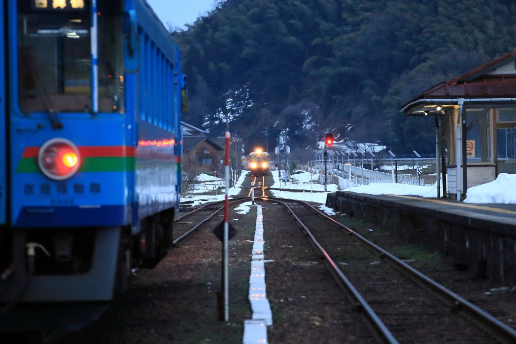 Tamron SP 35mm F1.8 Di VC USD sample photo. Standing by photography