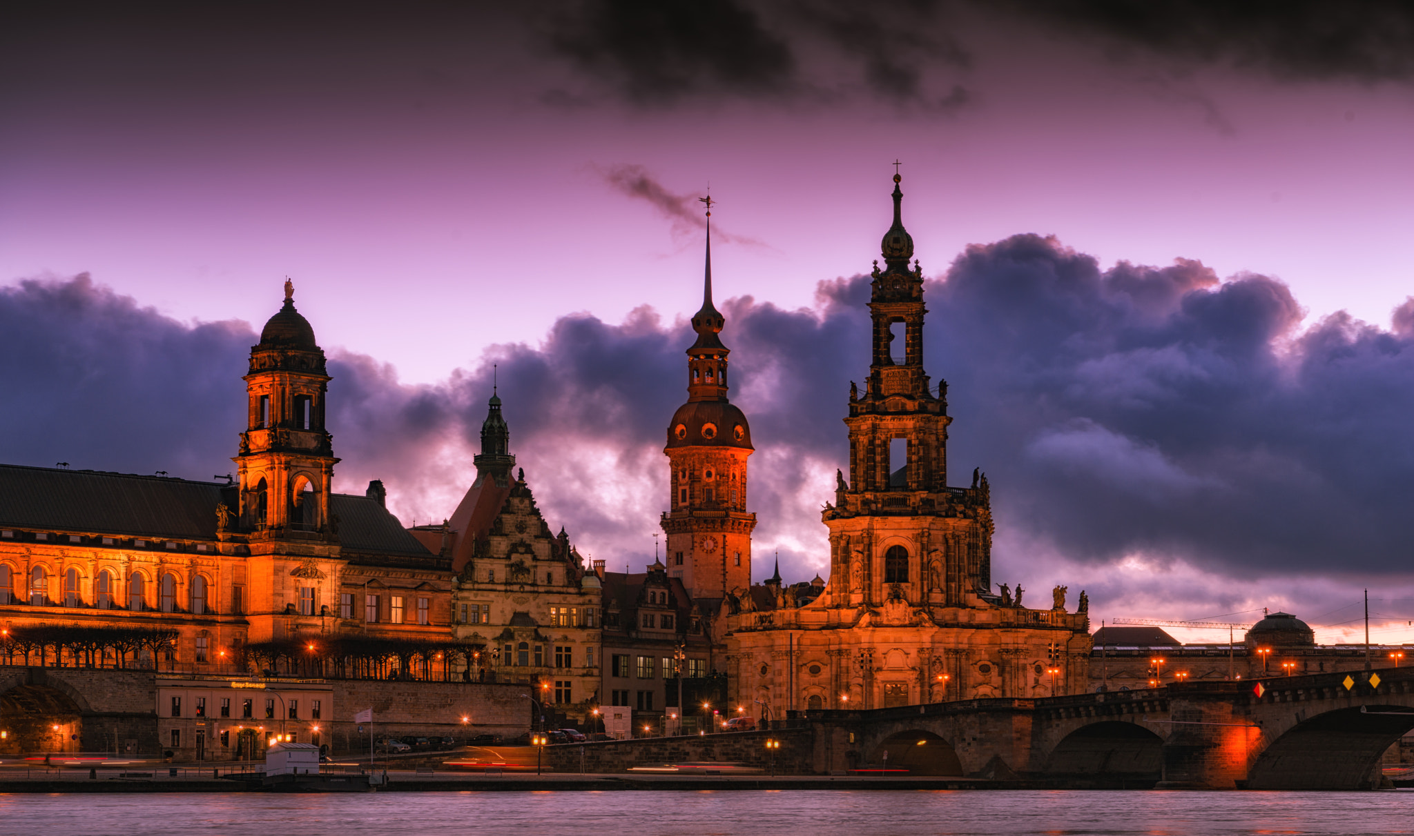Nikon AF-S Nikkor 24-70mm F2.8E ED VR sample photo. Oldtown of dresden after sunset photography