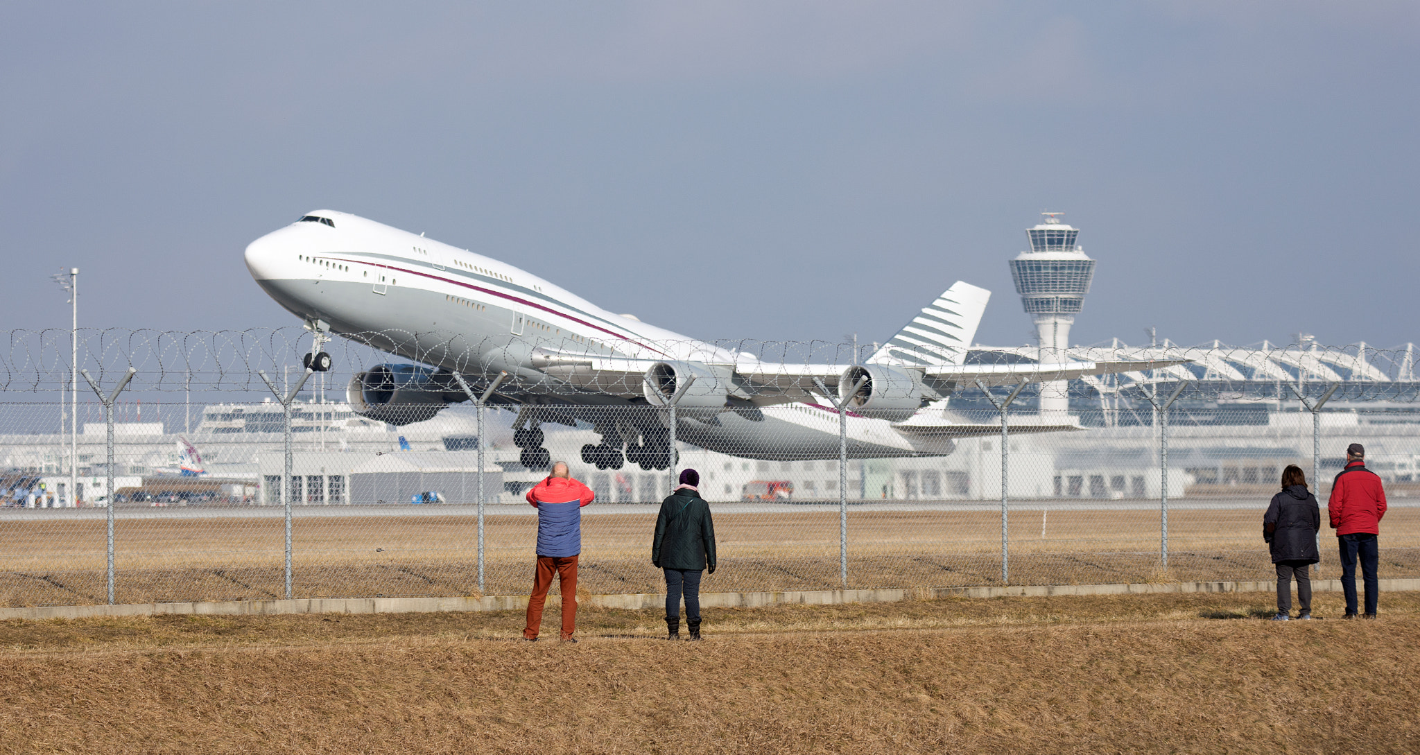 Nikon D7200 + Sigma APO 100-300mm F4 EX IF HSM sample photo. Qatar amiri flight - boeing 747-8 photography