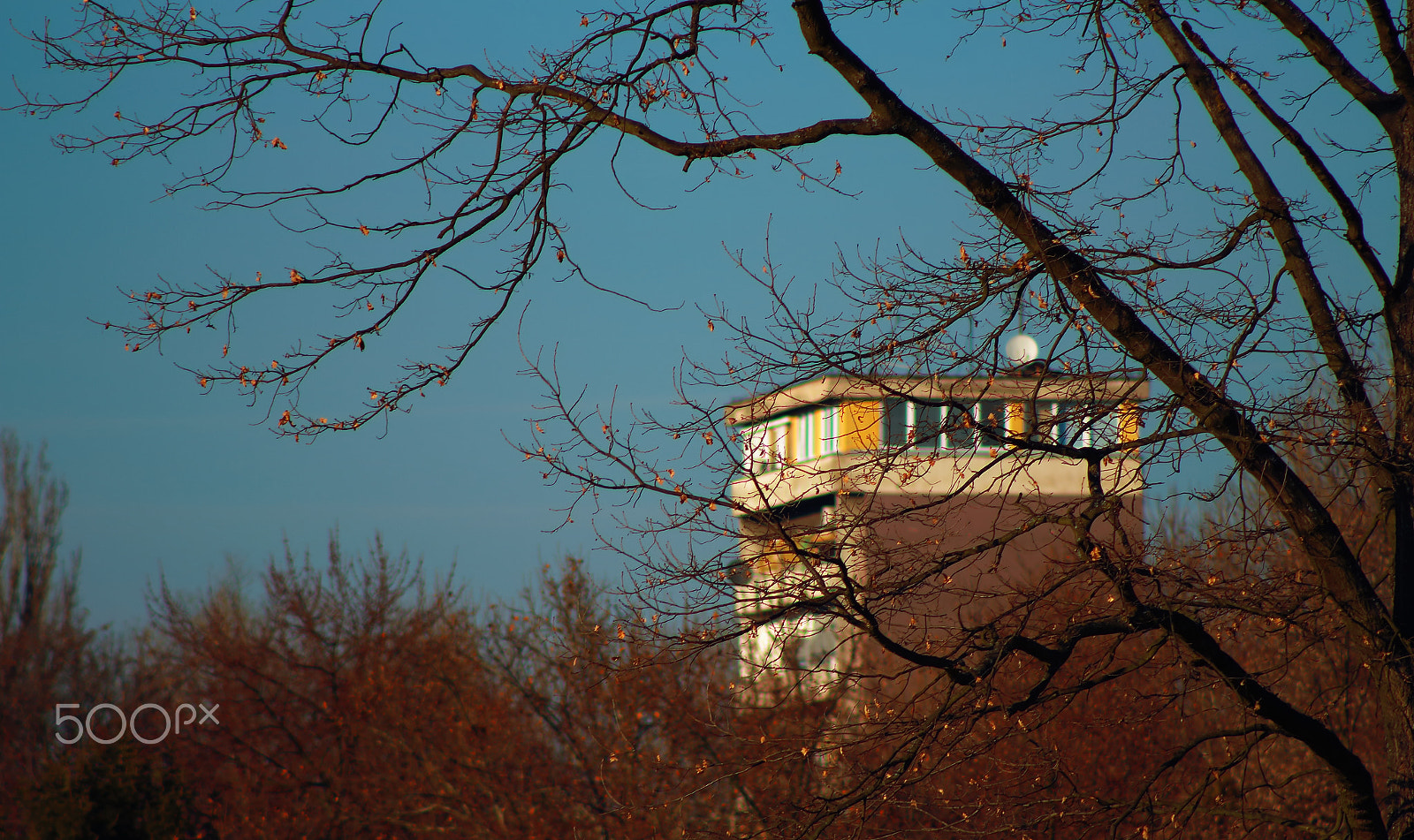 Canon EOS 700D (EOS Rebel T5i / EOS Kiss X7i) + EF75-300mm f/4-5.6 sample photo. Old skyscraper photography