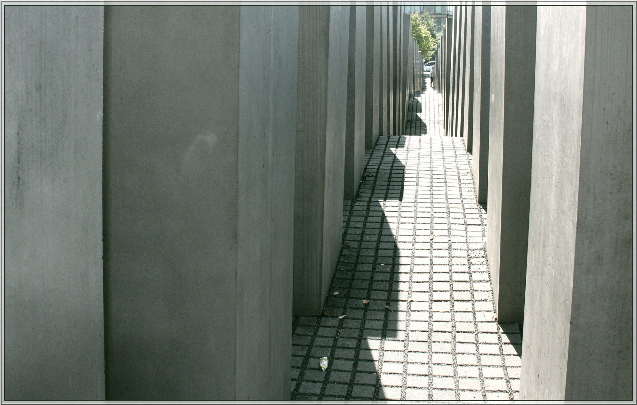 Canon EOS 450D (EOS Rebel XSi / EOS Kiss X2) sample photo. Berlin, germany-holocaust-gedenkstätte photography