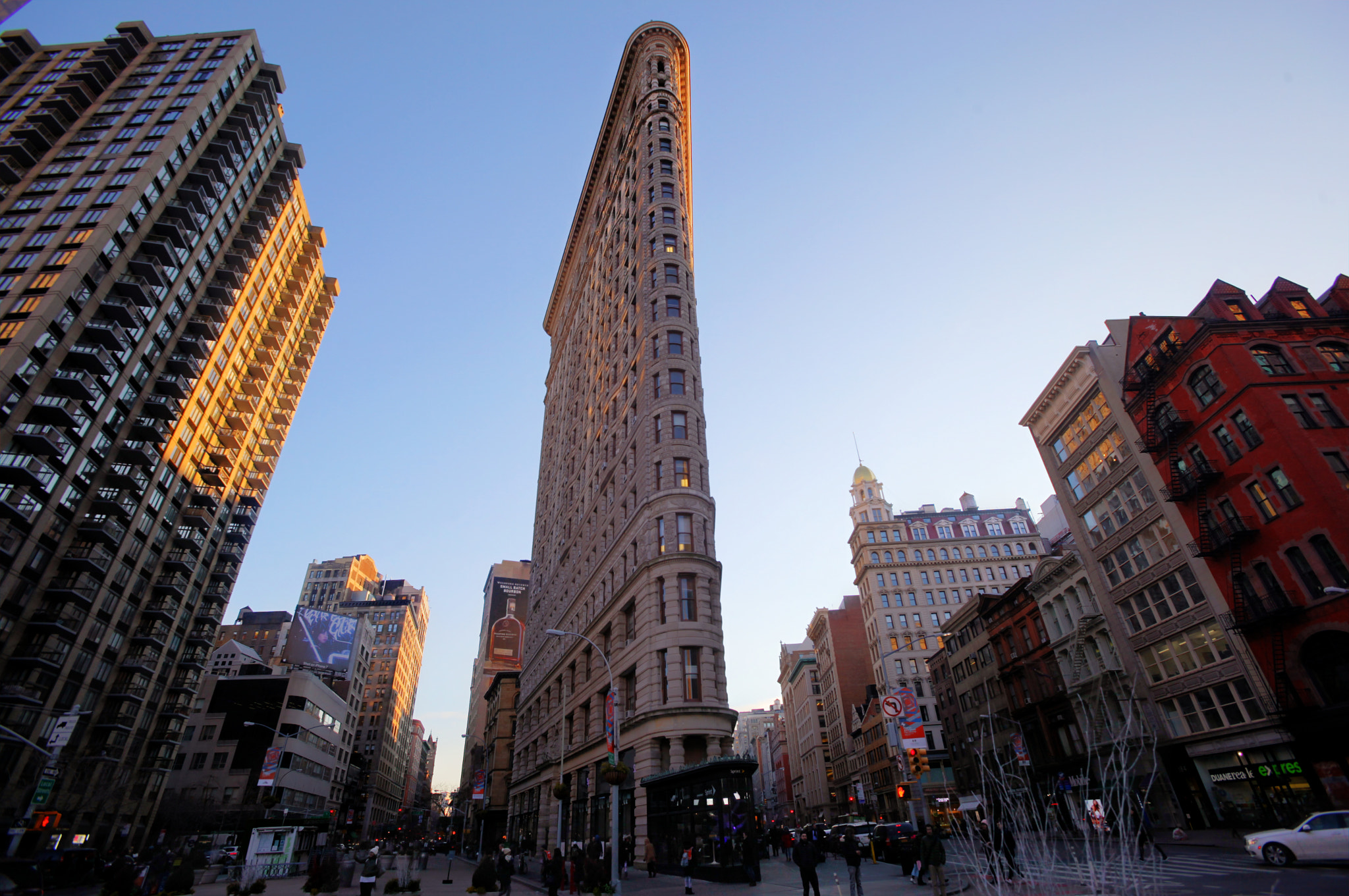 Canon EF 16-35mm F2.8L USM sample photo. Iconic architecture photography