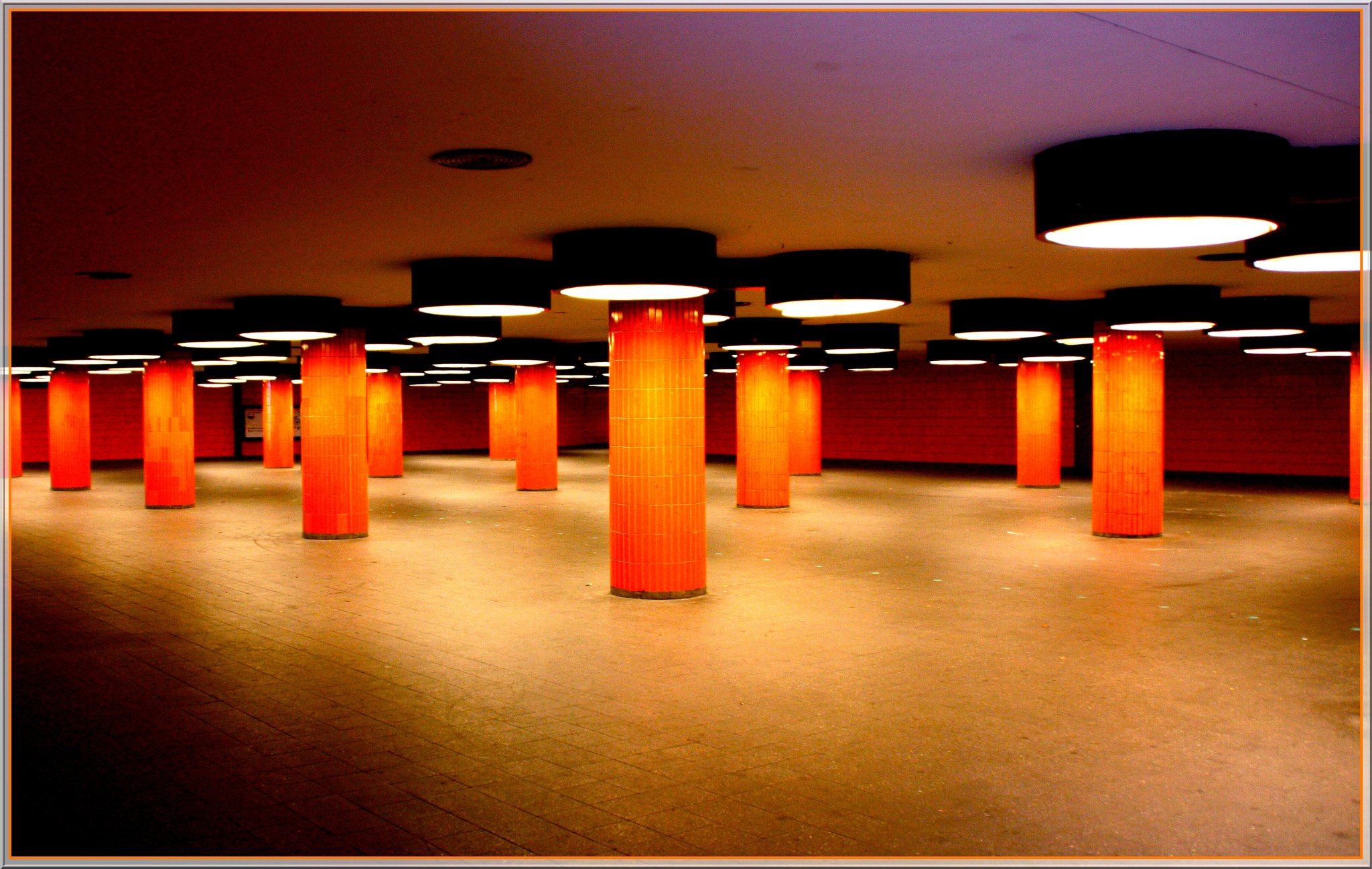 Canon EOS 450D (EOS Rebel XSi / EOS Kiss X2) sample photo. Berlin, germany- subway photography
