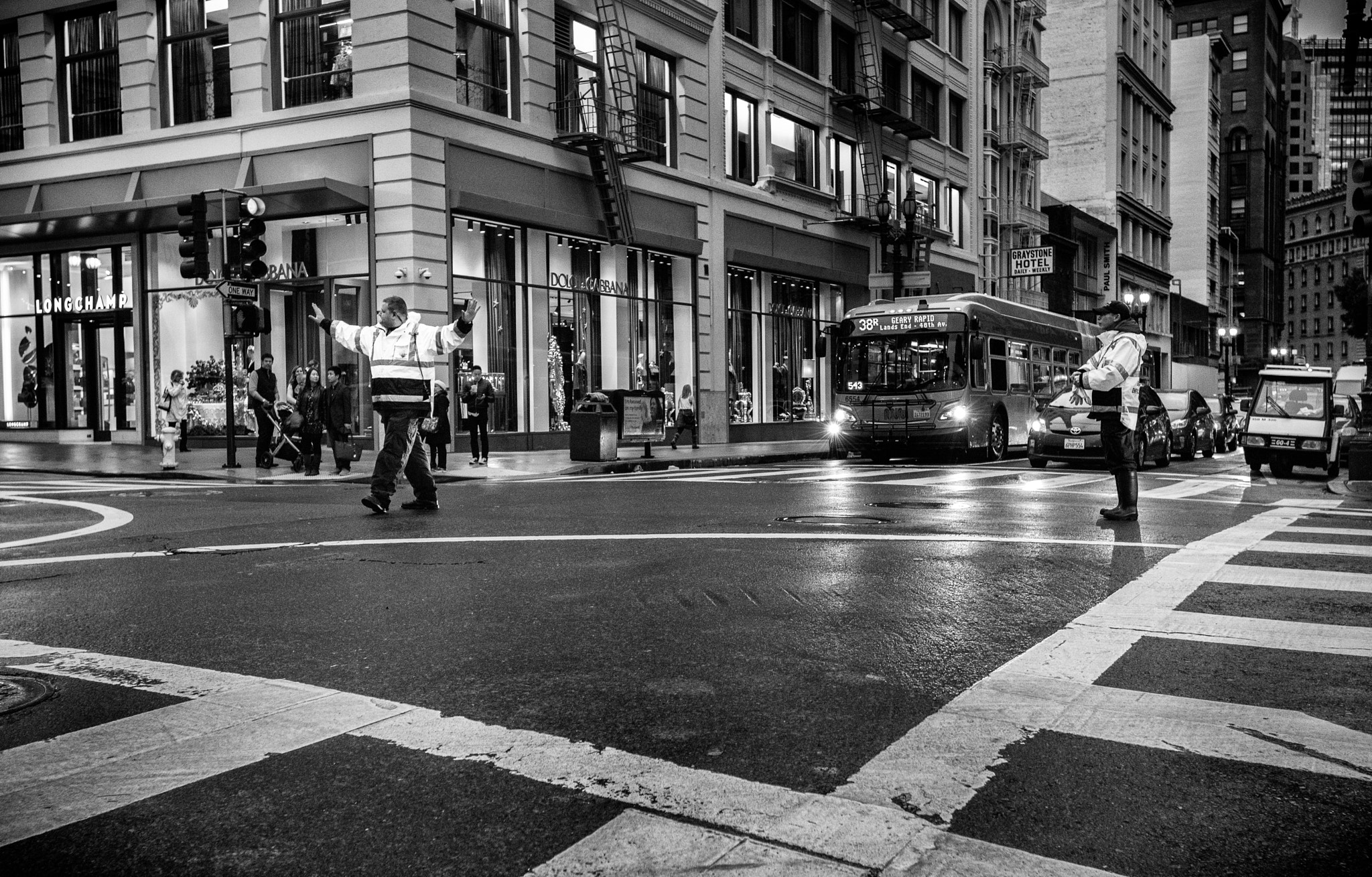Nikon AF-S Nikkor 17-35mm F2.8D ED-IF sample photo. San francisco rush hour photography
