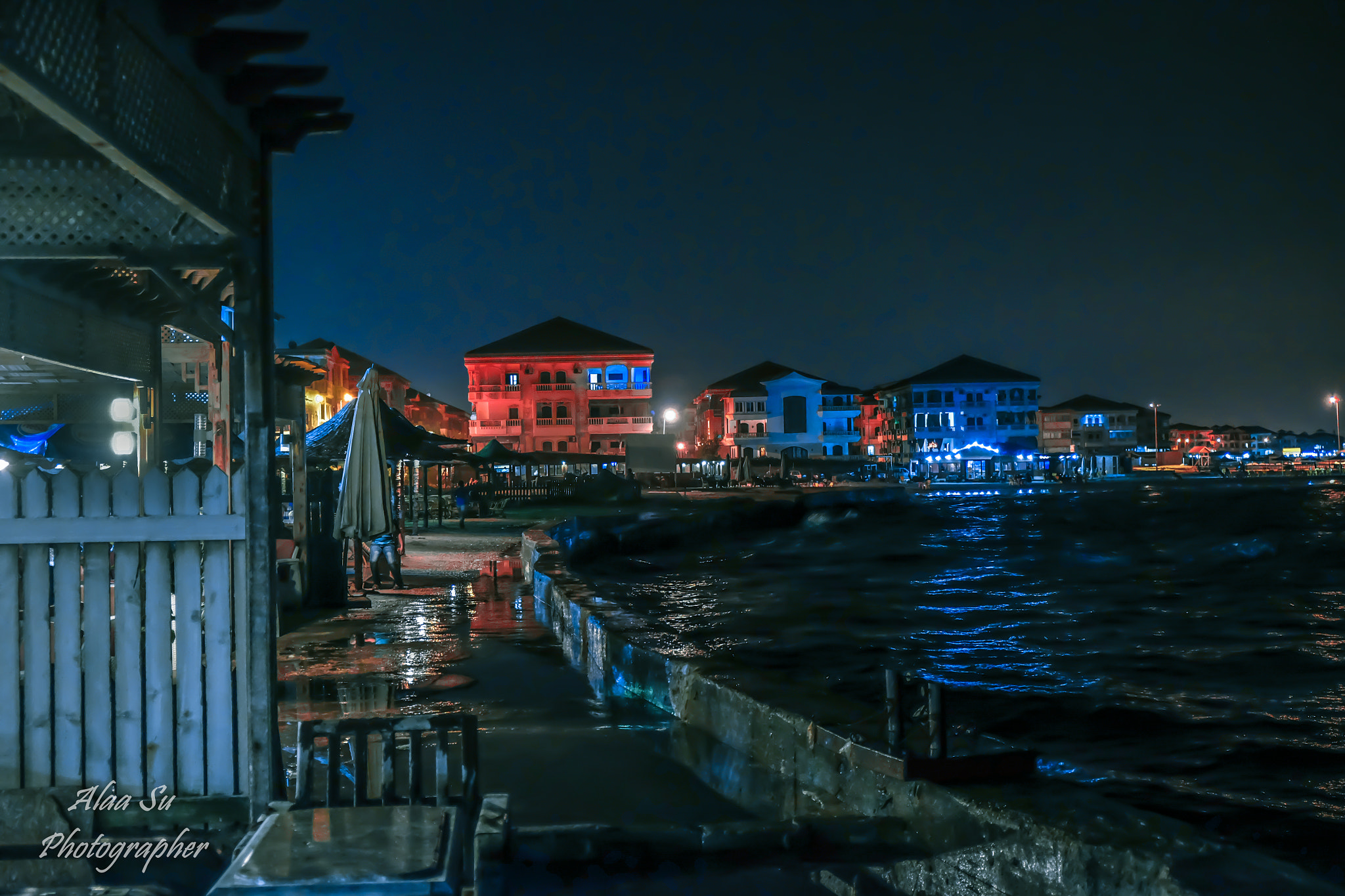 Fujifilm X-E2S + Fujifilm XF 18-55mm F2.8-4 R LM OIS sample photo. Cafe - on the beach photography
