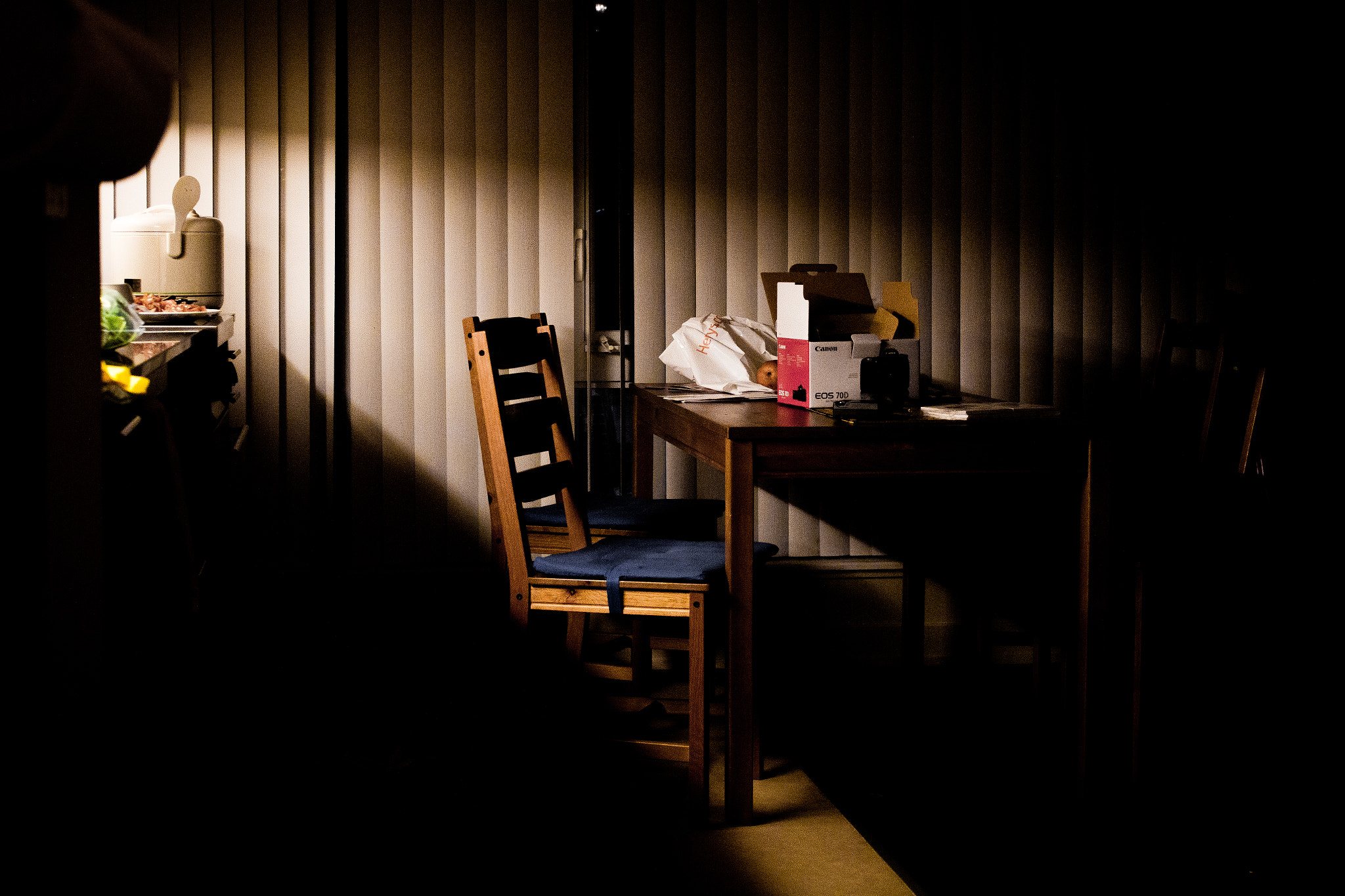 Canon EF-S 18-55mm F3.5-5.6 IS sample photo. Living room warfare photography