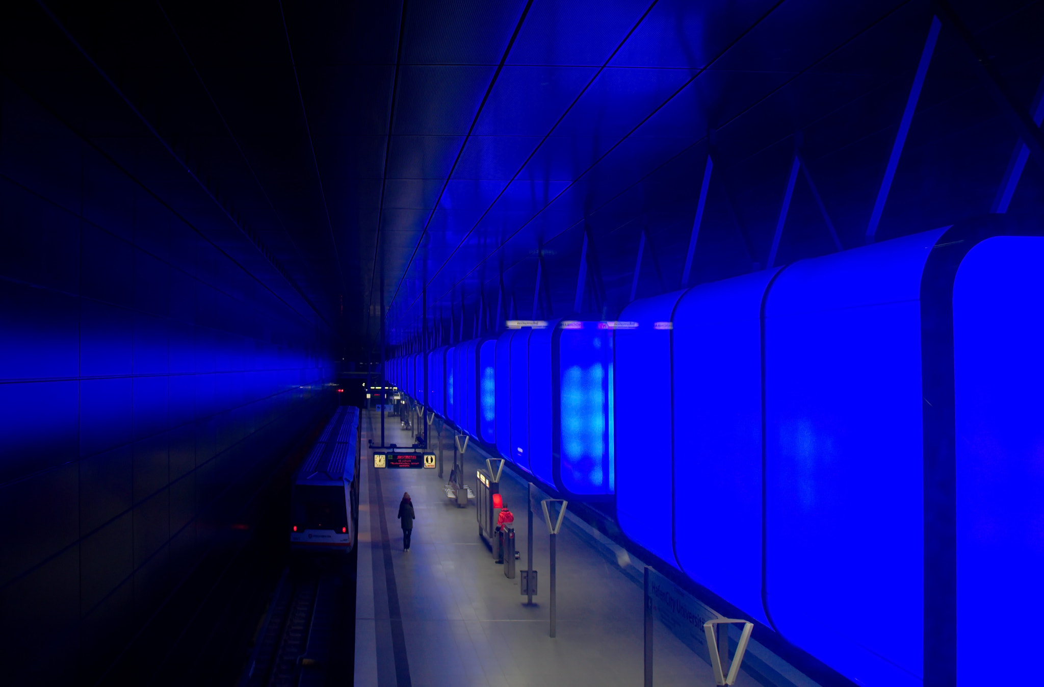 Tamron 18-200mm F3.5-6.3 Di III VC sample photo. Subway... photography