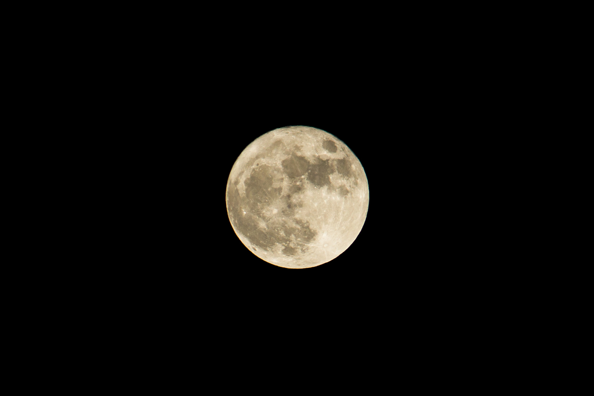 Canon EF-S 55-250mm F4-5.6 IS sample photo. Full moon photography