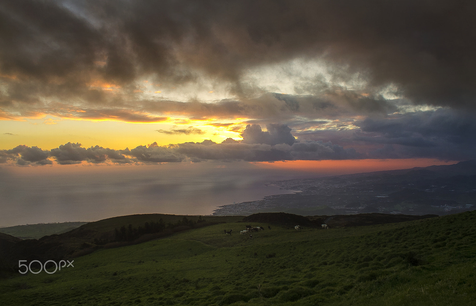 Canon EF-S 18-55mm F3.5-5.6 IS sample photo. Before the storm photography
