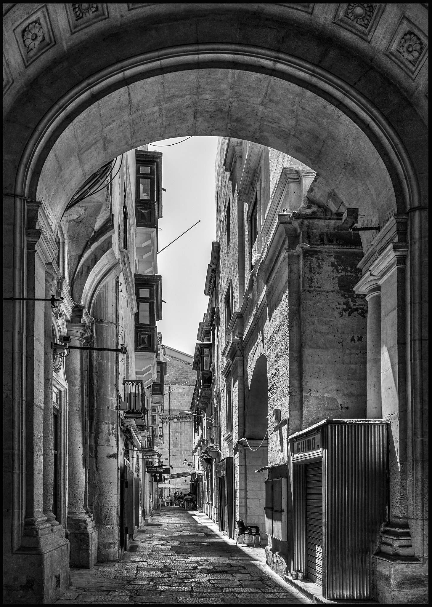 VARIO-ELMARIT 1:2.8-4.0/24-90mm ASPH. OIS sample photo. Street from old city, valletta.... photography