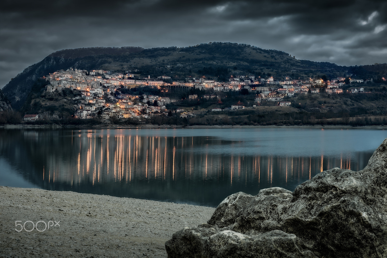 Canon EF 24-70mm F4L IS USM sample photo. Lights in the lake photography