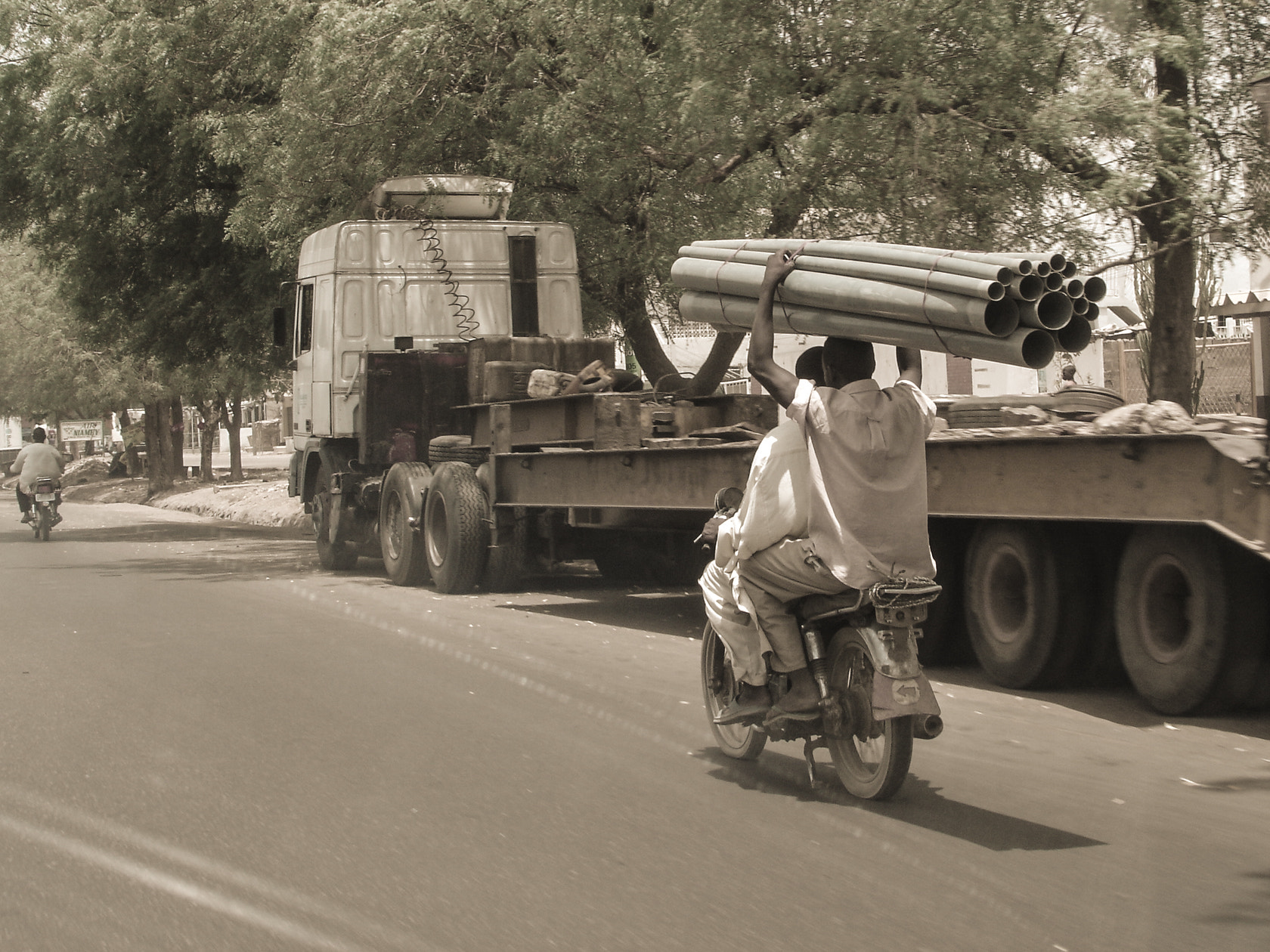 Sony DSC-P200 sample photo. Nigerian logistics photography