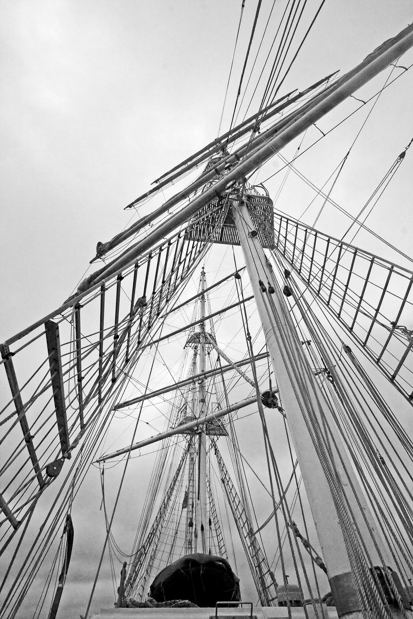Canon EF-S 10-22mm F3.5-4.5 USM sample photo. Rigging on the nelson sail training ship photography