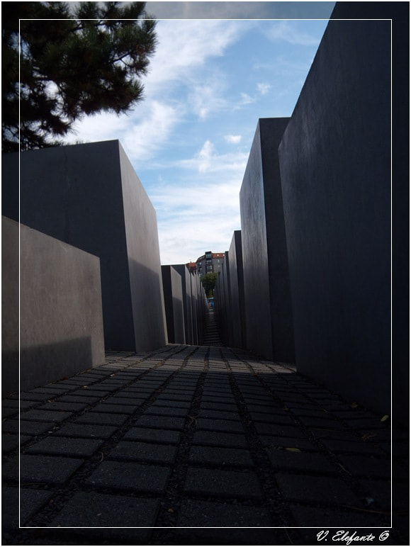 Nikon Coolpix S710 sample photo. Berlino - memoriale dell'olocausto photography