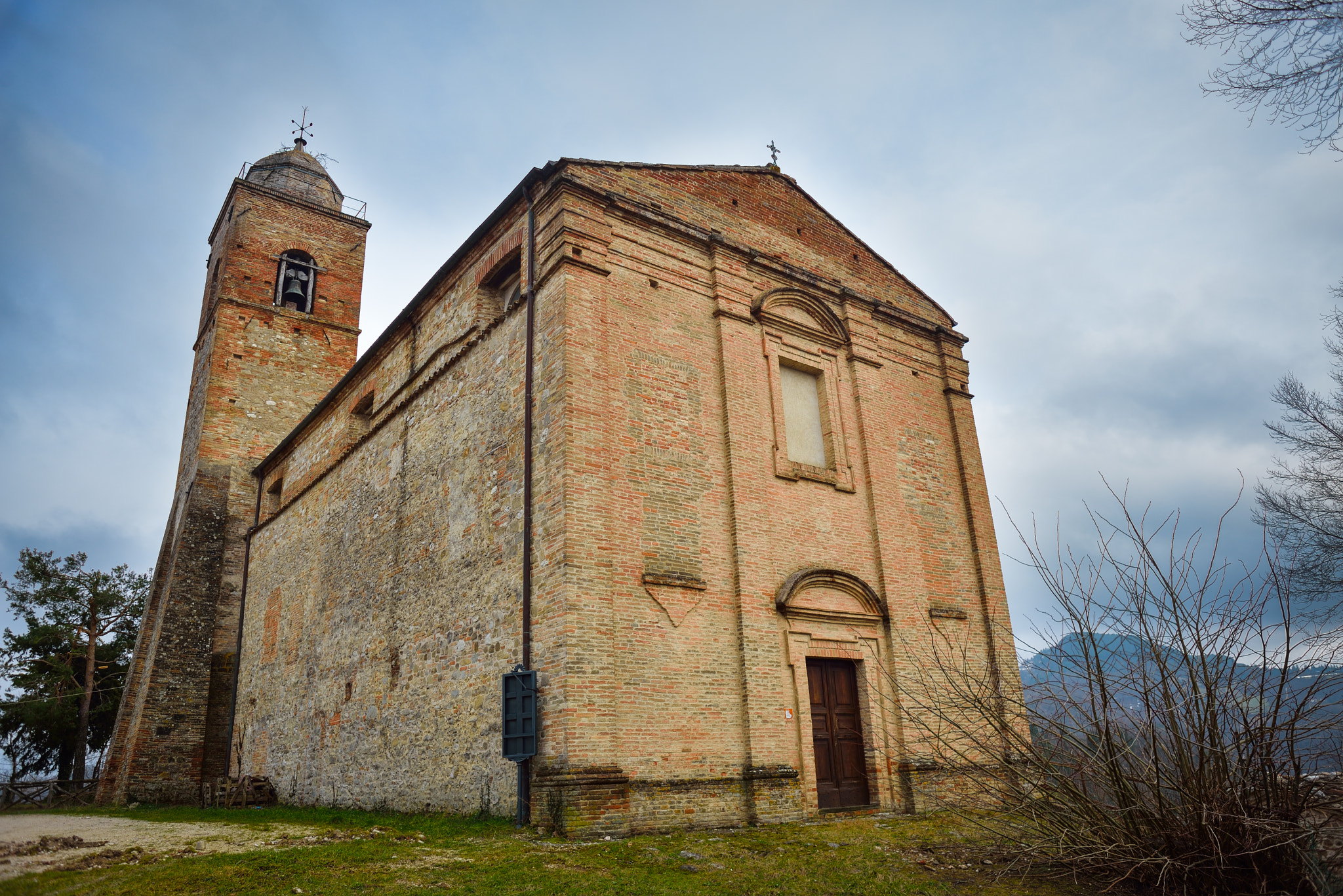 Nikon D600 + Nikon AF Nikkor 24mm F2.8D sample photo. Breve visita a montefortino photography