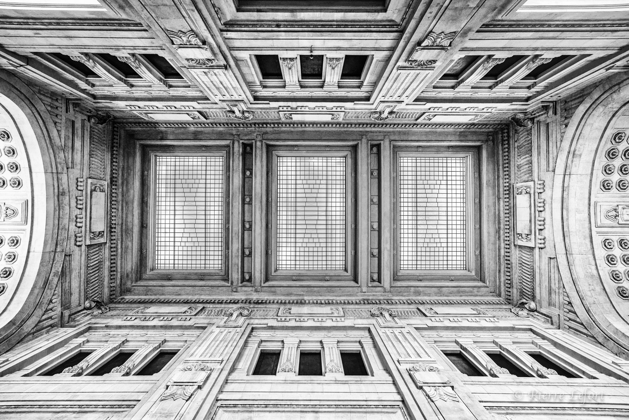 Samyang 14mm F2.8 ED AS IF UMC sample photo. Toirure gare centrale milan photography