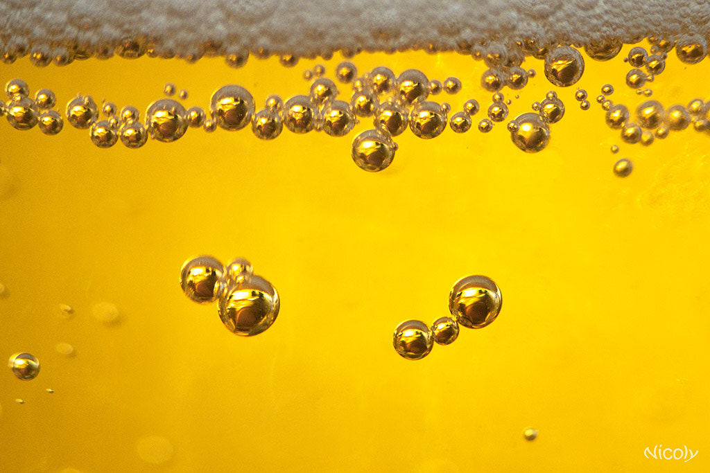Canon EF 100mm F2.8 Macro USM sample photo. Buble beer photography