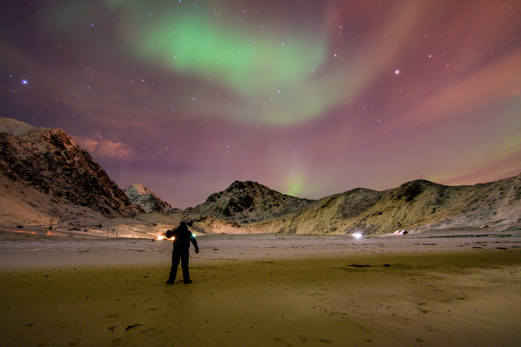 Tokina AT-X Pro 11-16mm F2.8 DX sample photo. Photograper under aurora photography