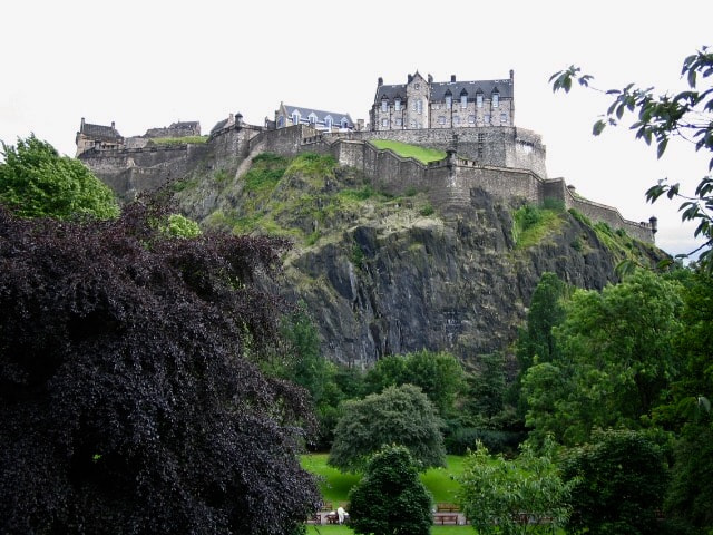 Canon DIGITAL IXUS I sample photo. Castle - scotland photography