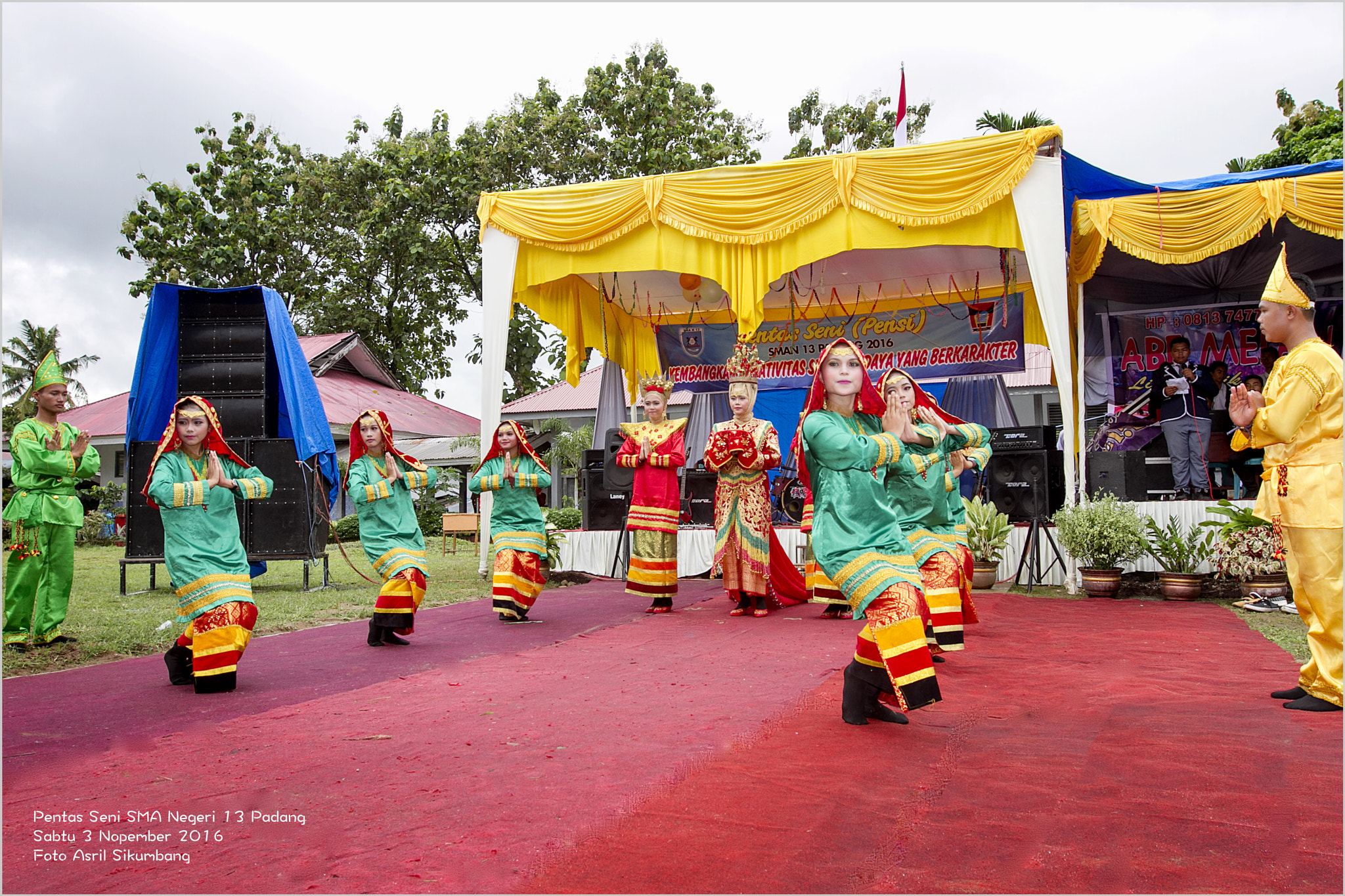Canon EOS 7D + Canon EF 16-35mm F2.8L II USM sample photo. Pasambahan dance from west sumatera photography