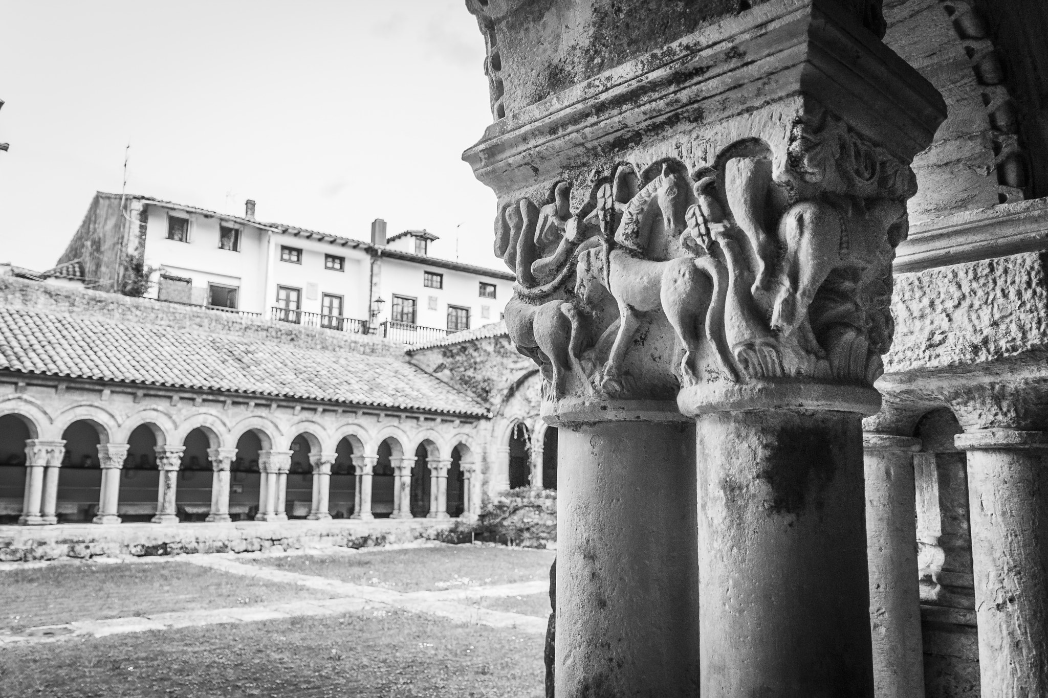 Canon EF-S 17-55mm F2.8 IS USM sample photo. Cloister colegiata santillana del mar photography