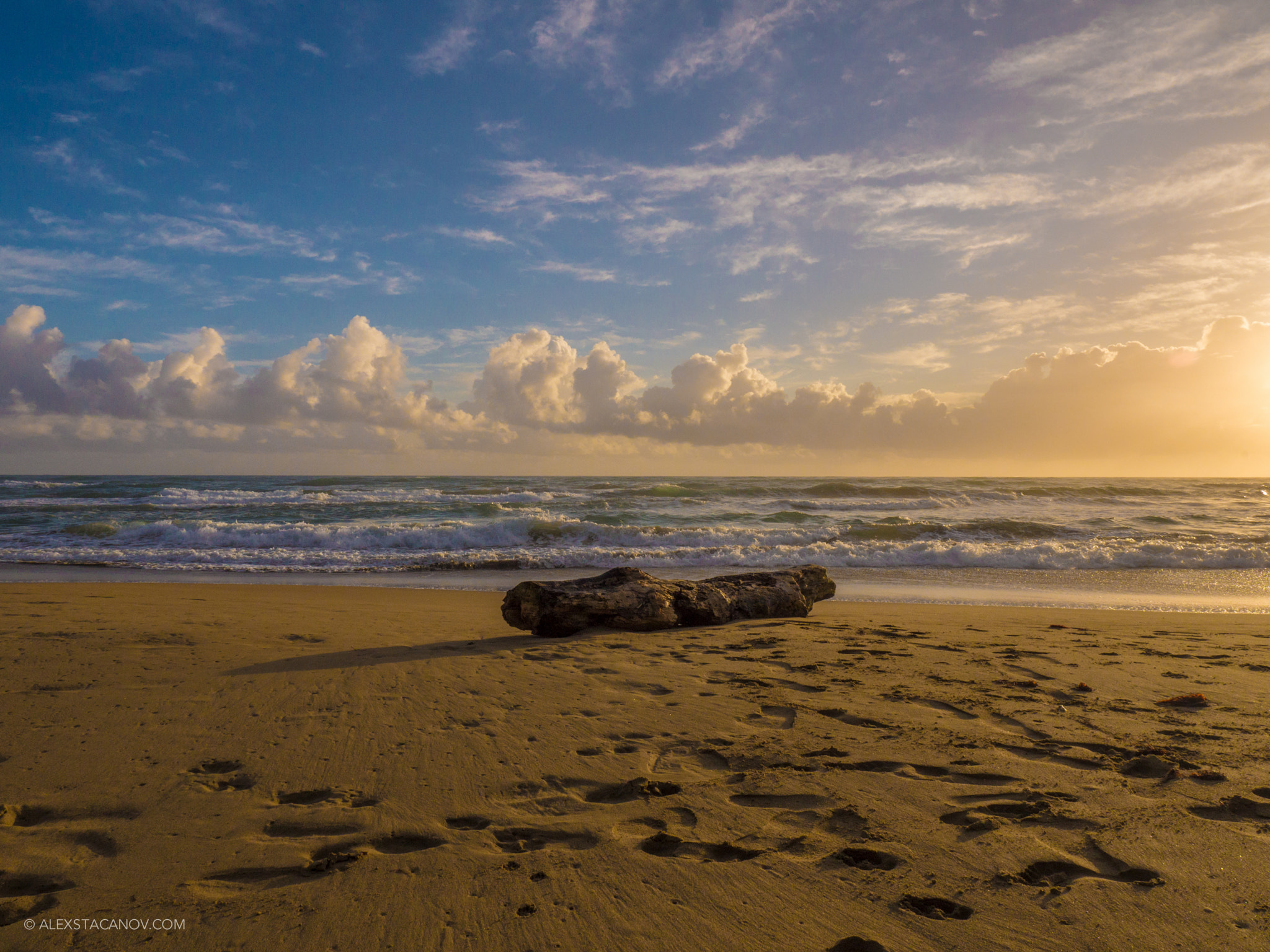 Panasonic Lumix G X Vario 12-35mm F2.8 ASPH Power OIS sample photo. Beautiful sunrise in cabarete, dominican rep. photography