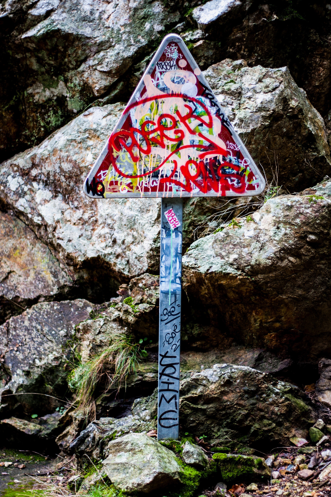 Canon EOS 40D + Canon EF 50mm F1.8 II sample photo. Road sign photography