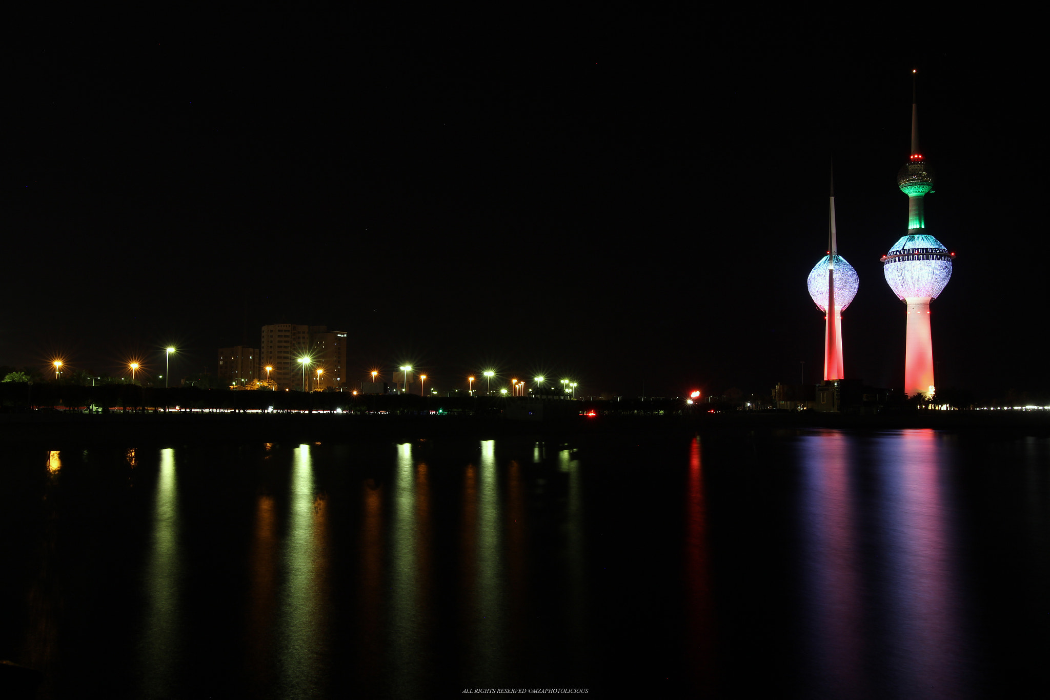 Canon EOS 600D (Rebel EOS T3i / EOS Kiss X5) + Sigma 18-35mm f/1.8 DC HSM sample photo. Kuwait towers photography